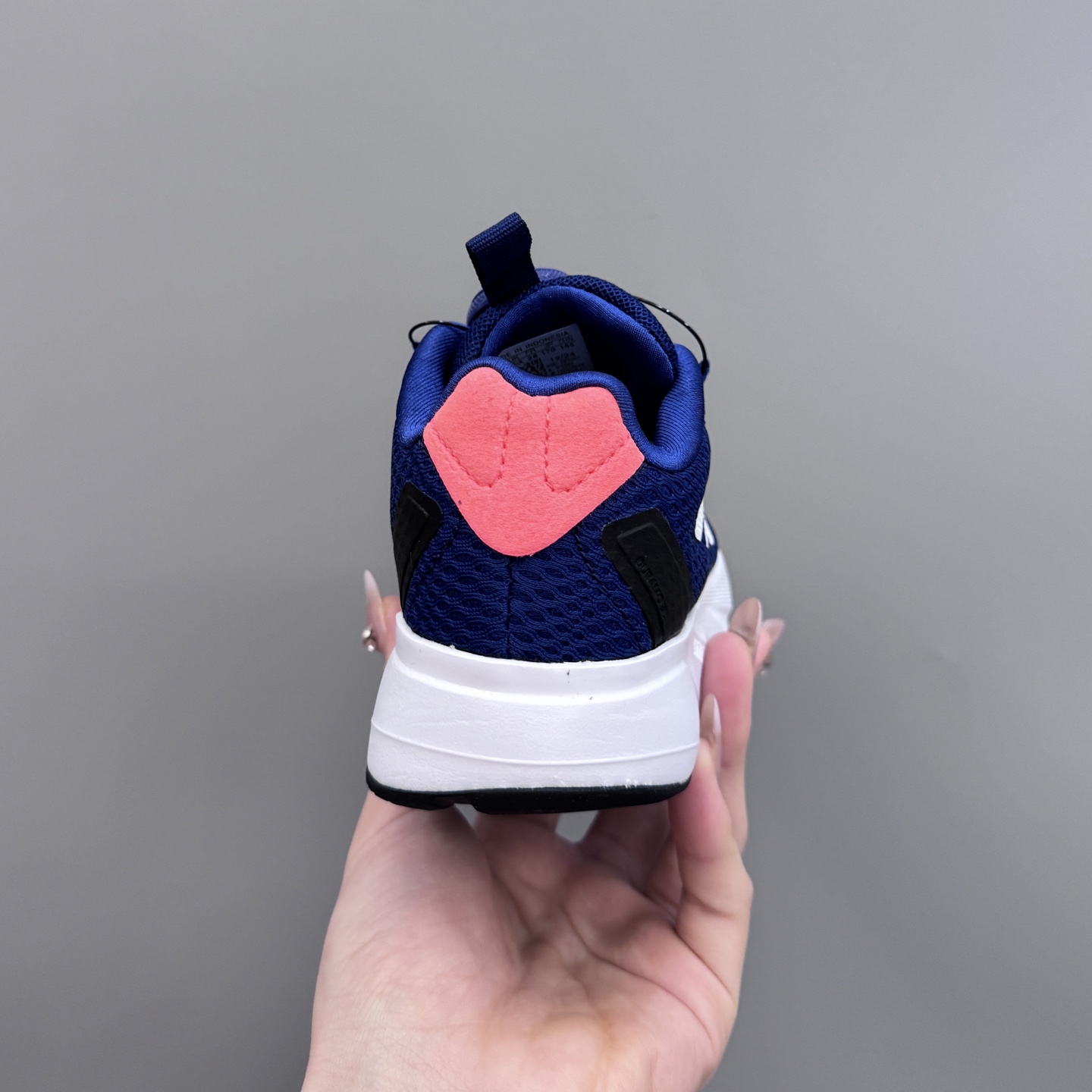 图片[8]-新款阿廸网眼BOA旋转扣儿童运动鞋 尺码：24-37码 今年最新款🆕 高品质BOA旋转扣，轻松调节✌🏻 透气性网面，舒适不闷脚☁️ 橡胶耐磨大底，脚感超赞👍🏻-选品中心