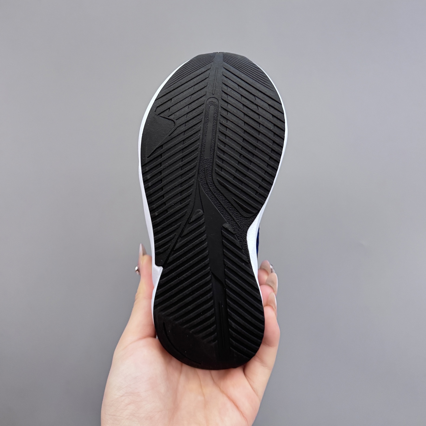 图片[9]-新款阿廸网眼BOA旋转扣儿童运动鞋 尺码：24-37码 今年最新款🆕 高品质BOA旋转扣，轻松调节✌🏻 透气性网面，舒适不闷脚☁️ 橡胶耐磨大底，脚感超赞👍🏻-选品中心