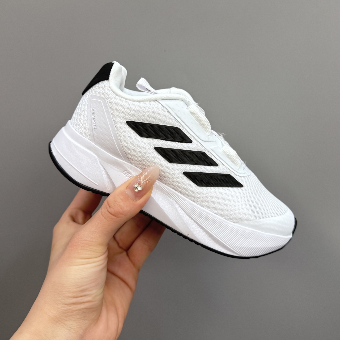 图片[6]-新款阿廸网眼BOA旋转扣儿童运动鞋 尺码：24-37码 今年最新款🆕 高品质BOA旋转扣，轻松调节✌🏻 透气性网面，舒适不闷脚☁️ 橡胶耐磨大底，脚感超赞👍🏻-选品中心