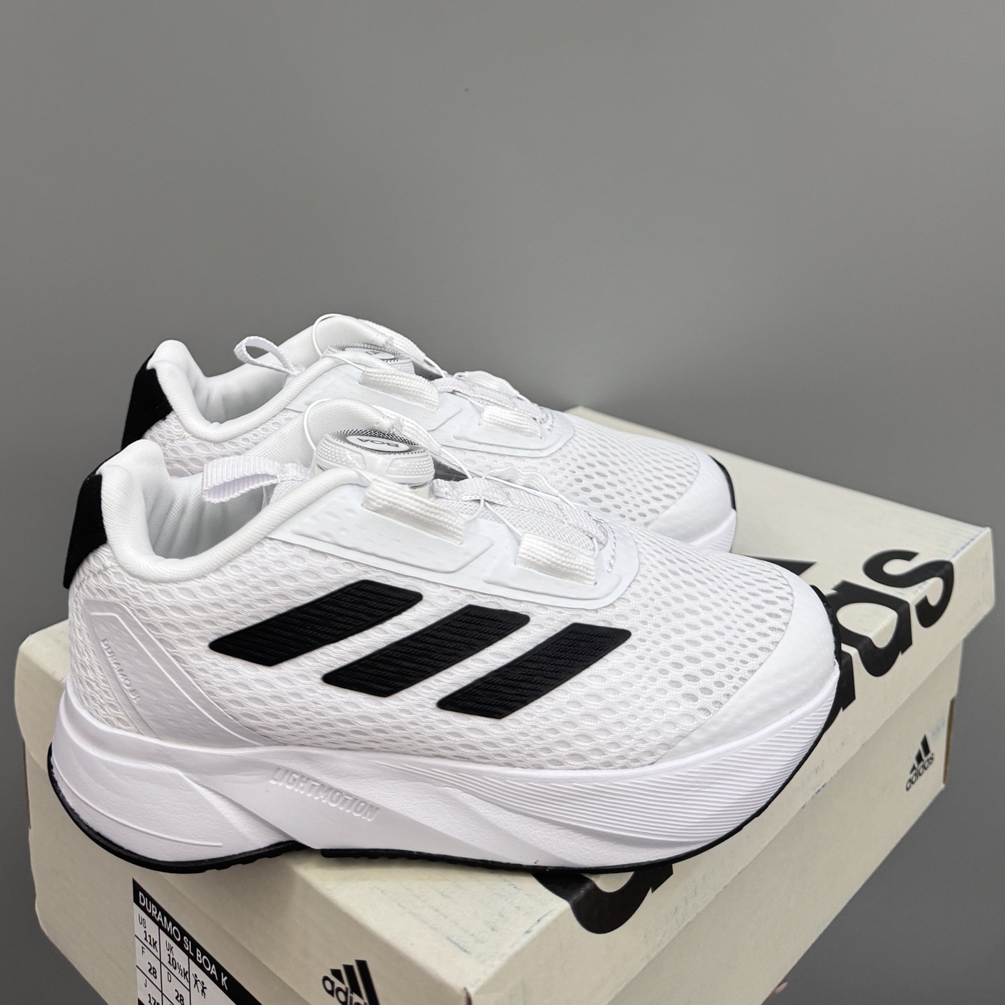 新款阿廸网眼BOA旋转扣儿童运动鞋 尺码：24-37码 今年最新款🆕 高品质BOA旋转扣，轻松调节✌🏻 透气性网面，舒适不闷脚☁️ 橡胶耐磨大底，脚感超赞👍🏻-选品中心