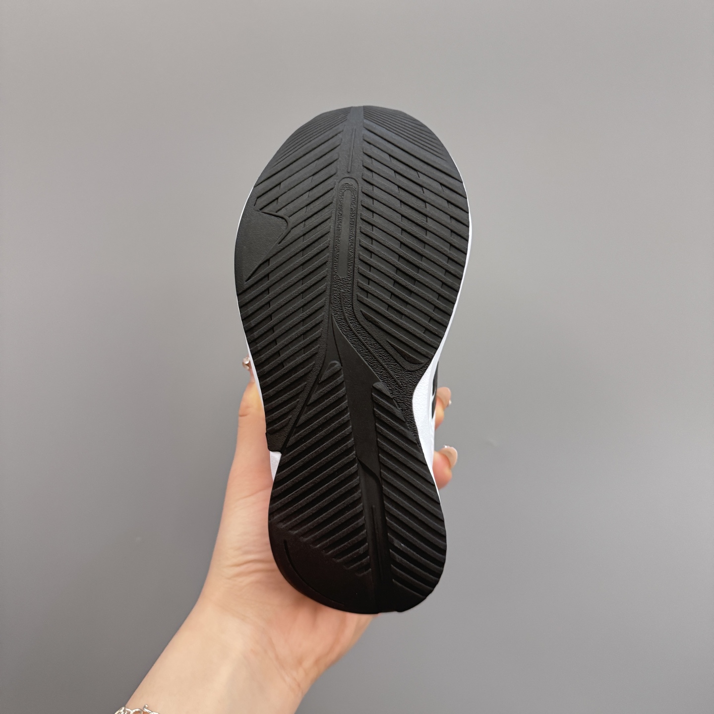 图片[9]-新款阿廸网眼BOA旋转扣儿童运动鞋 尺码：24-37码 今年最新款🆕 高品质BOA旋转扣，轻松调节✌🏻 透气性网面，舒适不闷脚☁️ 橡胶耐磨大底，脚感超赞👍🏻-选品中心