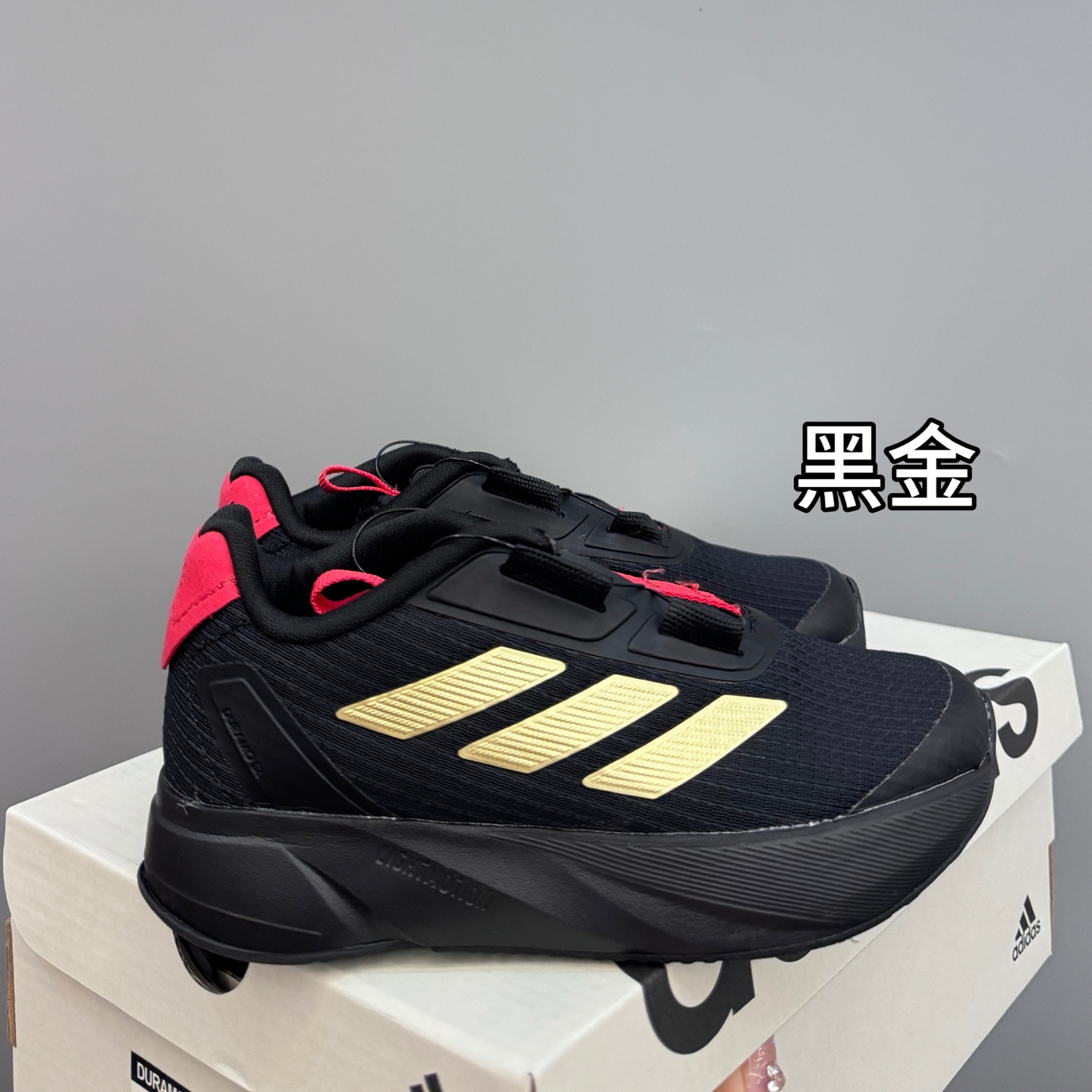 图片[6]-新款阿廸网眼BOA旋转扣儿童运动鞋 尺码：24-37码 今年最新款🆕 高品质BOA旋转扣，轻松调节✌🏻 透气性网面，舒适不闷脚☁️ 橡胶耐磨大底，脚感超赞👍🏻-选品中心