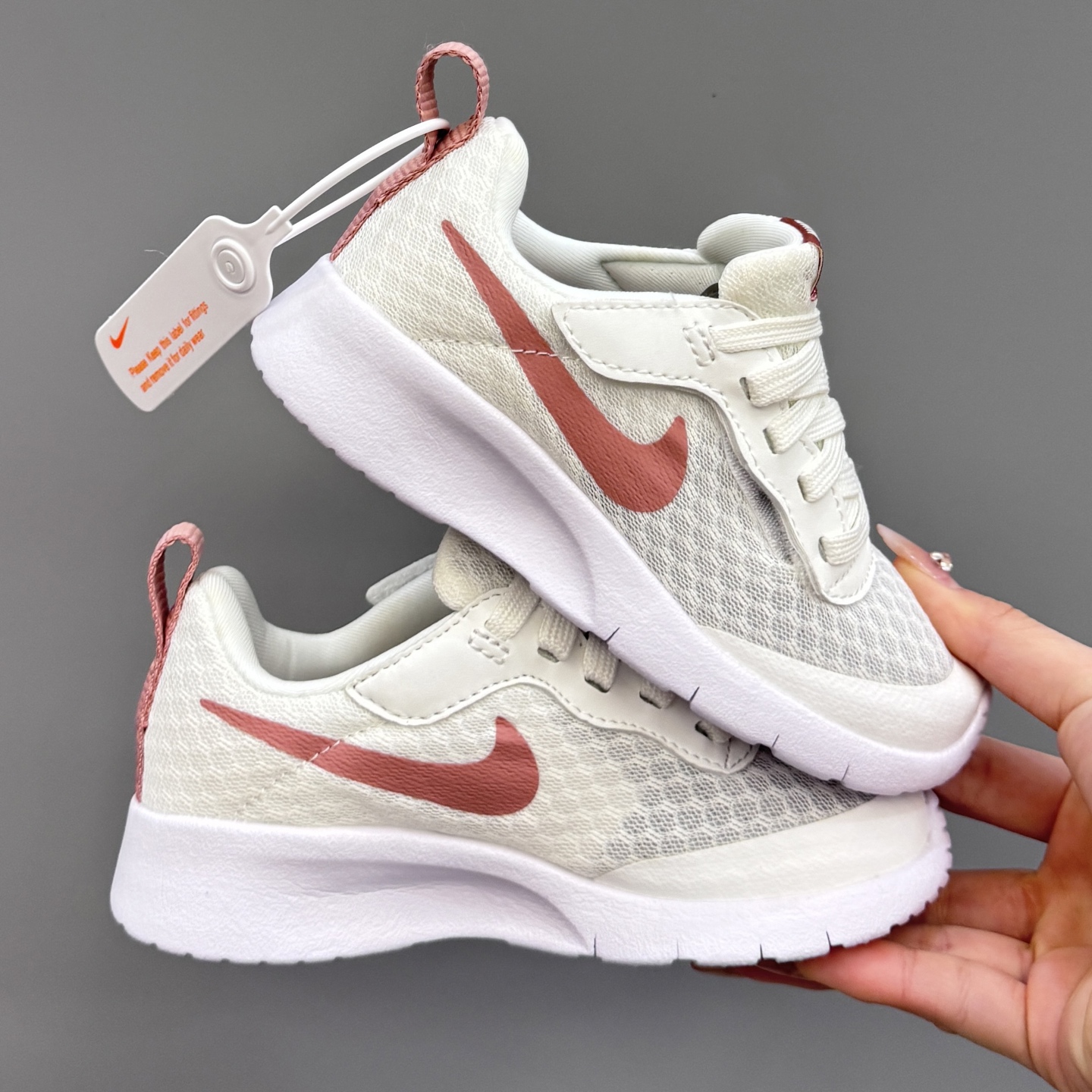 图片[3]-NK 伦敦三代飞翼魔术贴儿童运动鞋 尺码：23.5码-37码 升级版伦敦三代🆙 飞翼魔术贴设计，穿脱超级方便✔️ 高密度针织面料，透气又舒适☁️ 伦敦切割大底，脚感超赞👍🏻-选品中心