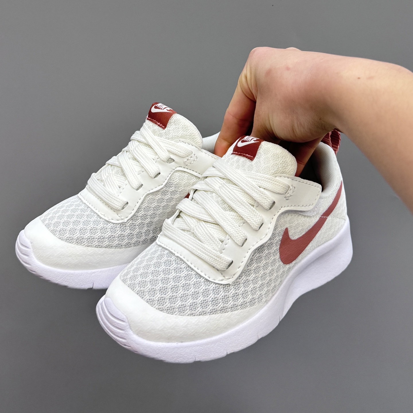 图片[2]-NK 伦敦三代飞翼魔术贴儿童运动鞋 尺码：23.5码-37码 升级版伦敦三代🆙 飞翼魔术贴设计，穿脱超级方便✔️ 高密度针织面料，透气又舒适☁️ 伦敦切割大底，脚感超赞👍🏻-选品中心