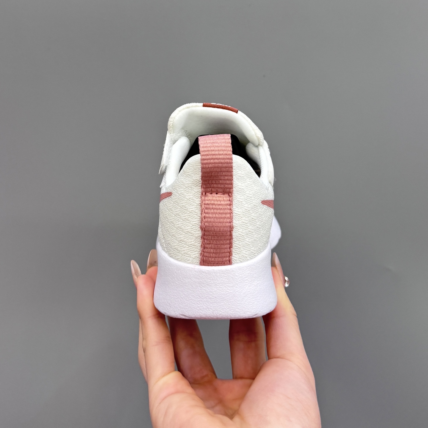 图片[8]-NK 伦敦三代飞翼魔术贴儿童运动鞋 尺码：23.5码-37码 升级版伦敦三代🆙 飞翼魔术贴设计，穿脱超级方便✔️ 高密度针织面料，透气又舒适☁️ 伦敦切割大底，脚感超赞👍🏻-选品中心