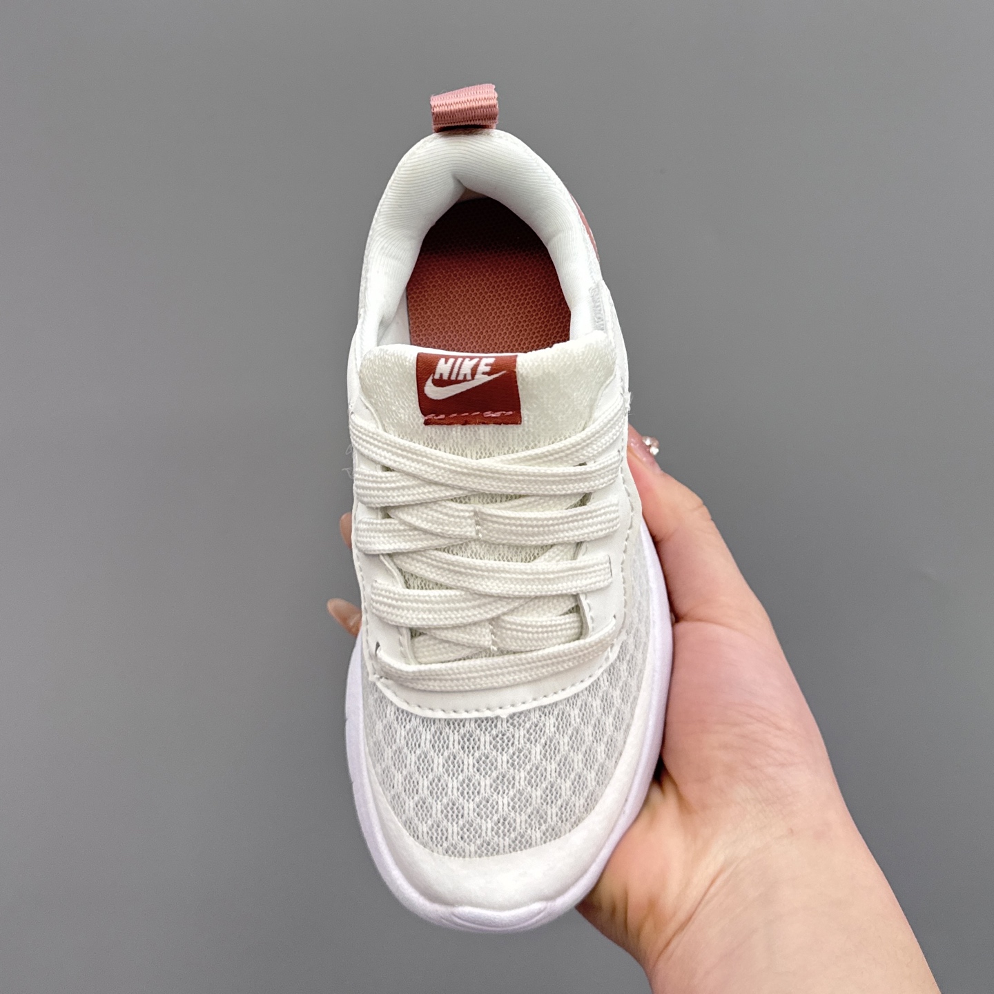 图片[7]-NK 伦敦三代飞翼魔术贴儿童运动鞋 尺码：23.5码-37码 升级版伦敦三代🆙 飞翼魔术贴设计，穿脱超级方便✔️ 高密度针织面料，透气又舒适☁️ 伦敦切割大底，脚感超赞👍🏻-选品中心