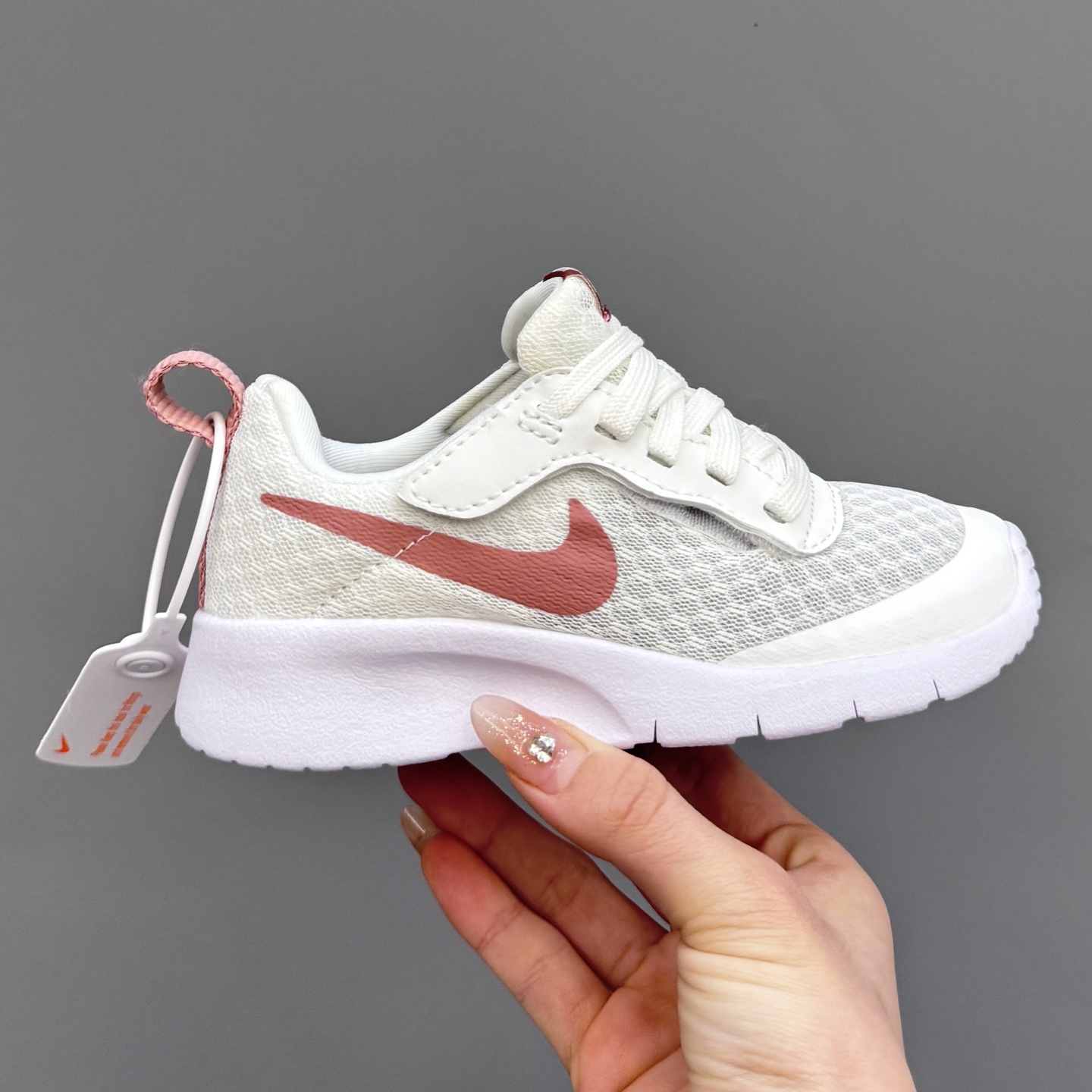 图片[4]-NK 伦敦三代飞翼魔术贴儿童运动鞋 尺码：23.5码-37码 升级版伦敦三代🆙 飞翼魔术贴设计，穿脱超级方便✔️ 高密度针织面料，透气又舒适☁️ 伦敦切割大底，脚感超赞👍🏻-选品中心