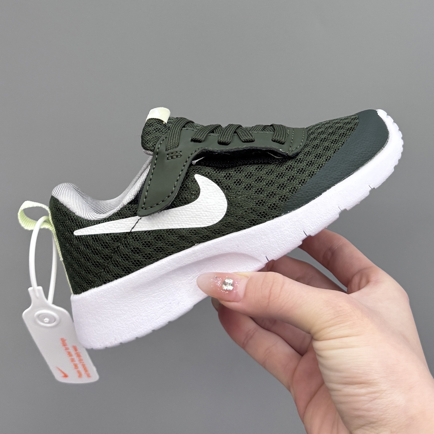 图片[5]-NK 伦敦三代飞翼魔术贴儿童运动鞋 尺码：23.5码-37码 升级版伦敦三代🆙 飞翼魔术贴设计，穿脱超级方便✔️ 高密度针织面料，透气又舒适☁️ 伦敦切割大底，脚感超赞👍🏻-选品中心