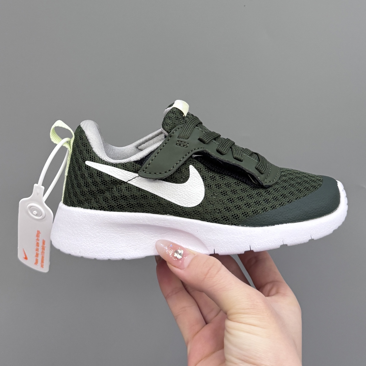 图片[4]-NK 伦敦三代飞翼魔术贴儿童运动鞋 尺码：23.5码-37码 升级版伦敦三代🆙 飞翼魔术贴设计，穿脱超级方便✔️ 高密度针织面料，透气又舒适☁️ 伦敦切割大底，脚感超赞👍🏻-选品中心