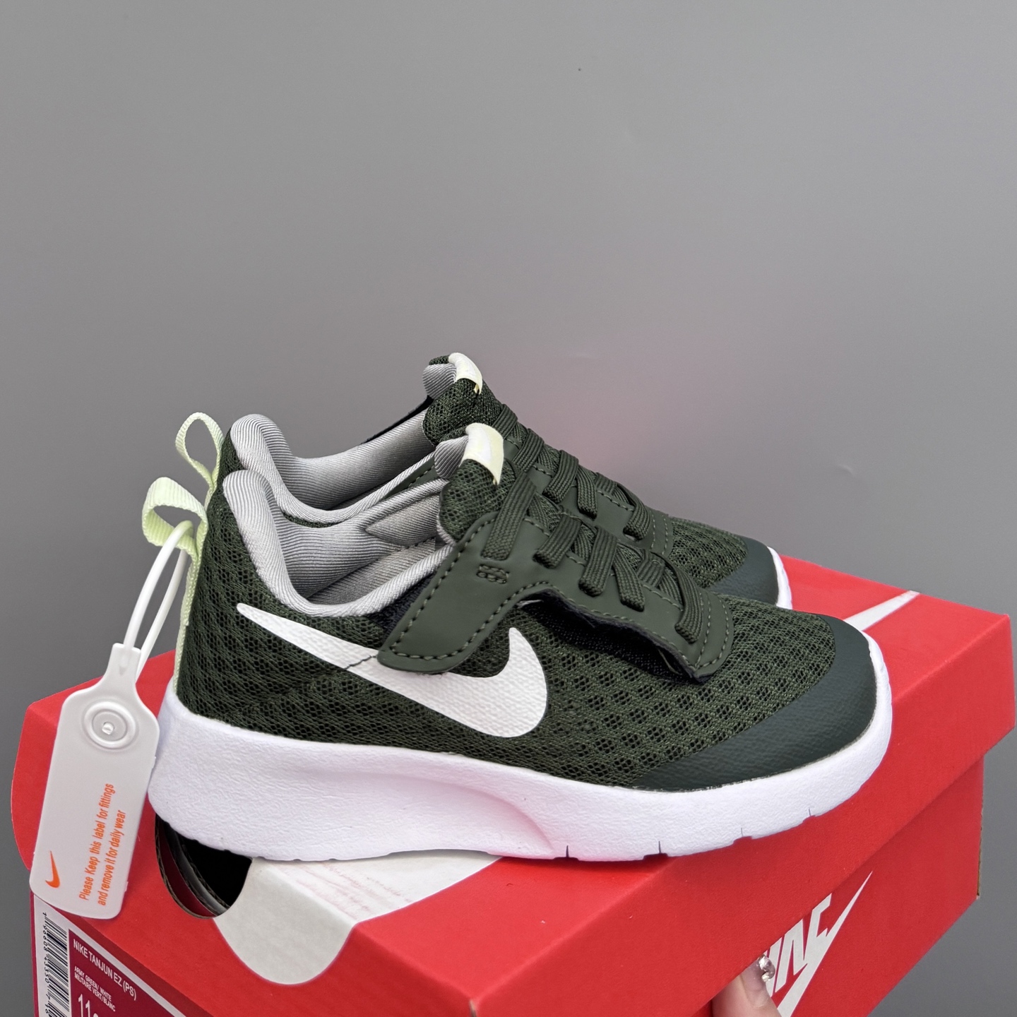 NK 伦敦三代飞翼魔术贴儿童运动鞋 尺码：23.5码-37码 升级版伦敦三代🆙 飞翼魔术贴设计，穿脱超级方便✔️ 高密度针织面料，透气又舒适☁️ 伦敦切割大底，脚感超赞👍🏻-选品中心