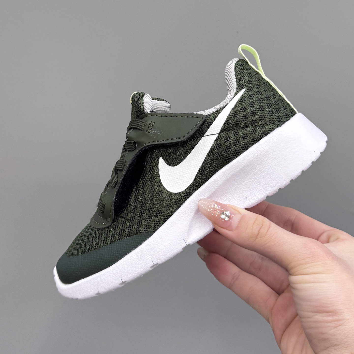 图片[6]-NK 伦敦三代飞翼魔术贴儿童运动鞋 尺码：23.5码-37码 升级版伦敦三代🆙 飞翼魔术贴设计，穿脱超级方便✔️ 高密度针织面料，透气又舒适☁️ 伦敦切割大底，脚感超赞👍🏻-选品中心