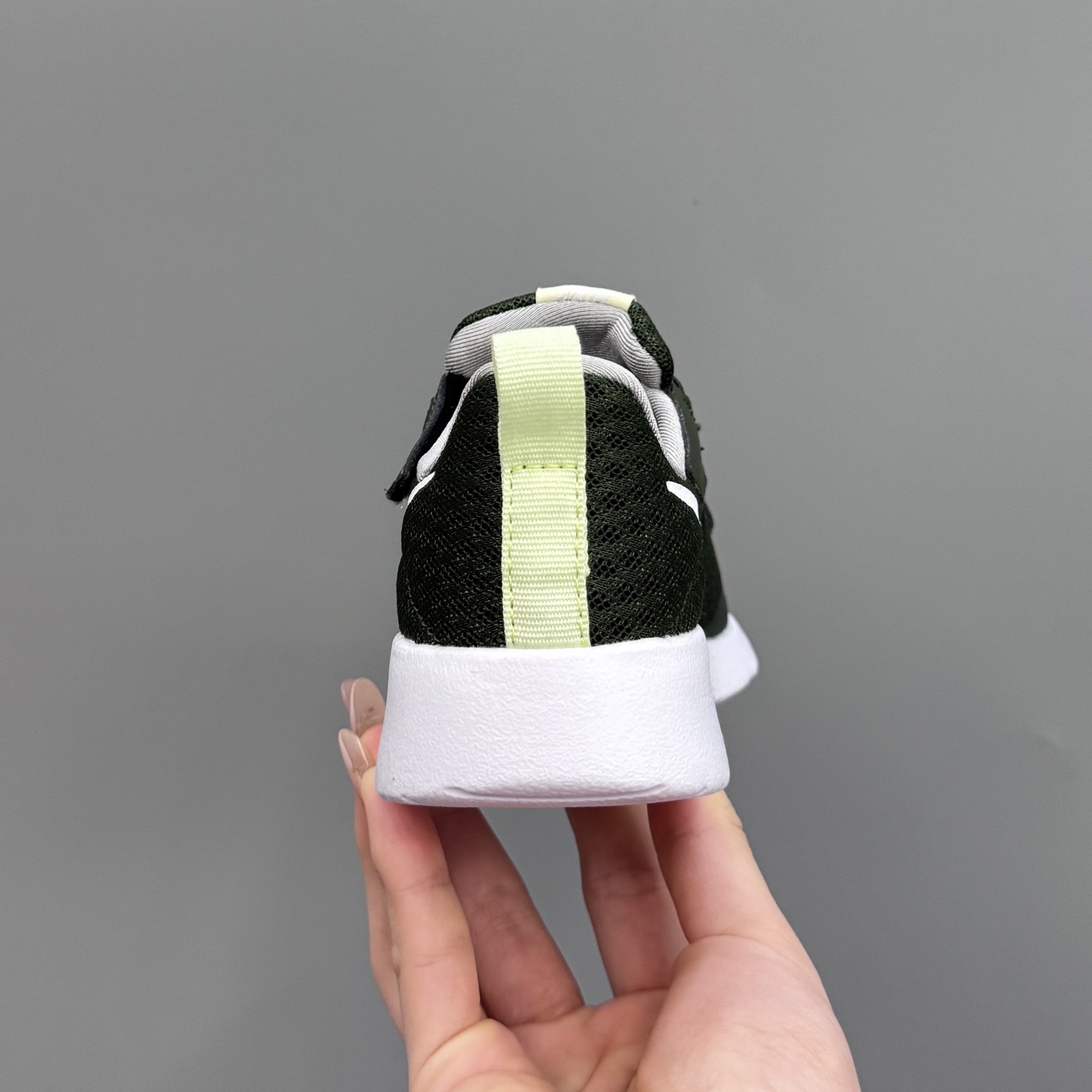 图片[8]-NK 伦敦三代飞翼魔术贴儿童运动鞋 尺码：23.5码-37码 升级版伦敦三代🆙 飞翼魔术贴设计，穿脱超级方便✔️ 高密度针织面料，透气又舒适☁️ 伦敦切割大底，脚感超赞👍🏻-选品中心