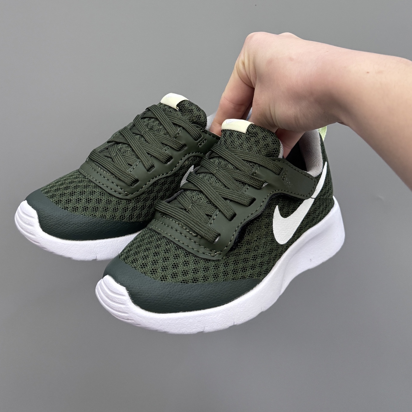 图片[2]-NK 伦敦三代飞翼魔术贴儿童运动鞋 尺码：23.5码-37码 升级版伦敦三代🆙 飞翼魔术贴设计，穿脱超级方便✔️ 高密度针织面料，透气又舒适☁️ 伦敦切割大底，脚感超赞👍🏻-选品中心