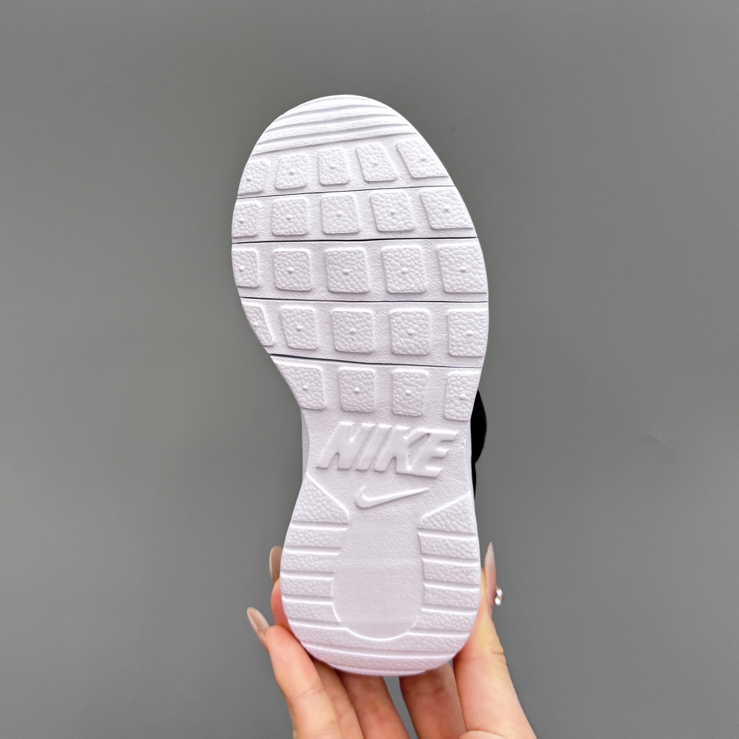 图片[9]-NK 伦敦三代飞翼魔术贴儿童运动鞋 尺码：23.5码-37码 升级版伦敦三代🆙 飞翼魔术贴设计，穿脱超级方便✔️ 高密度针织面料，透气又舒适☁️ 伦敦切割大底，脚感超赞👍🏻-选品中心