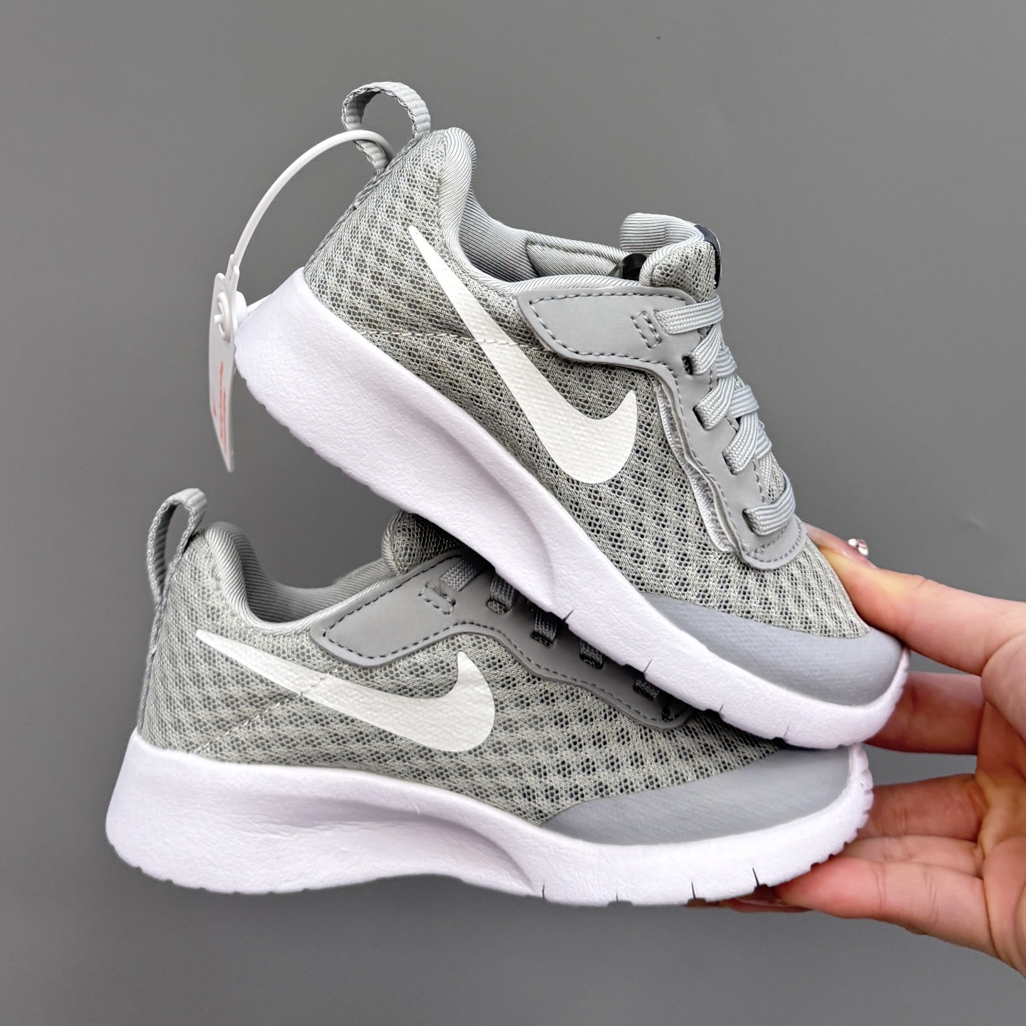 图片[3]-NK 伦敦三代飞翼魔术贴儿童运动鞋23.5码-37码 升级版伦敦三代🆙飞翼魔术贴设计，穿脱超级方便✔️ 高密度针织面料，透气又舒适☁️伦敦切割大底，脚感超赞👍🏻-选品中心