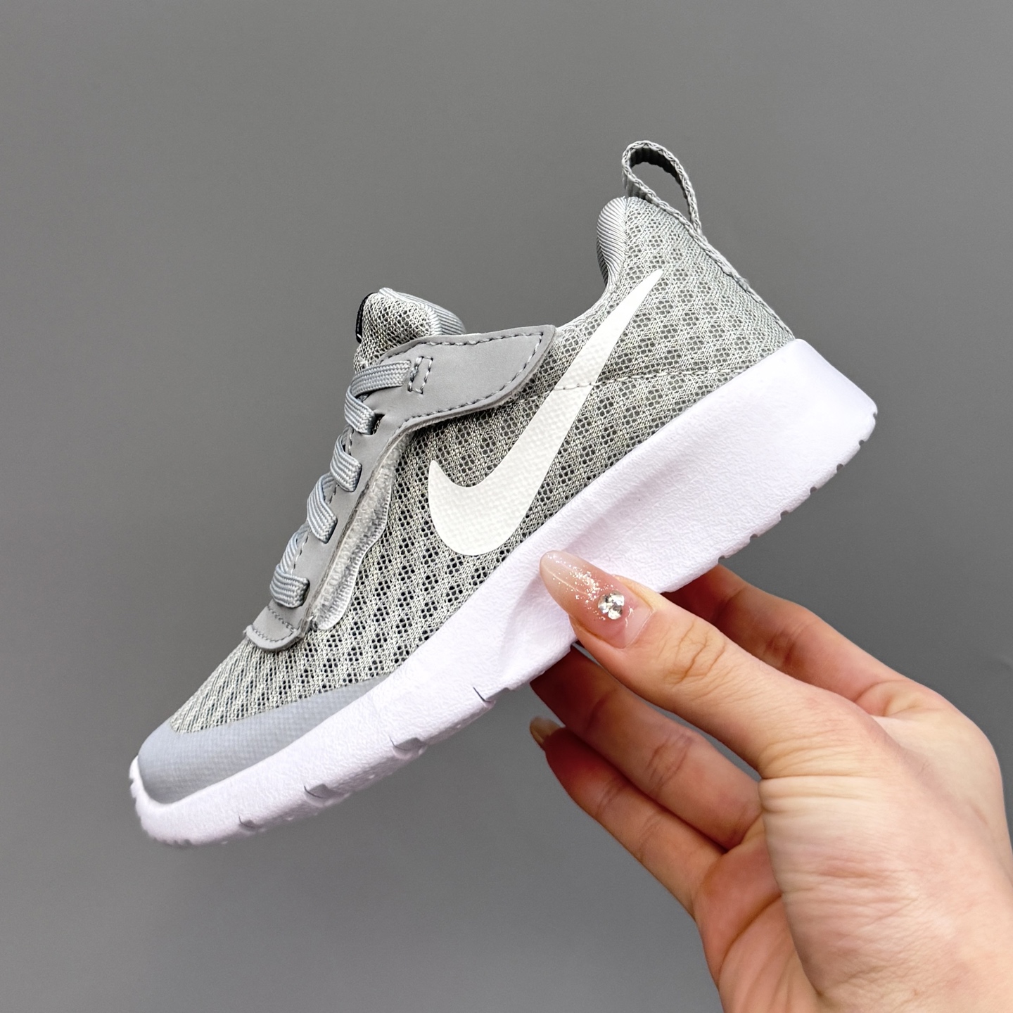 图片[6]-NK 伦敦三代飞翼魔术贴儿童运动鞋23.5码-37码 升级版伦敦三代🆙飞翼魔术贴设计，穿脱超级方便✔️ 高密度针织面料，透气又舒适☁️伦敦切割大底，脚感超赞👍🏻-选品中心