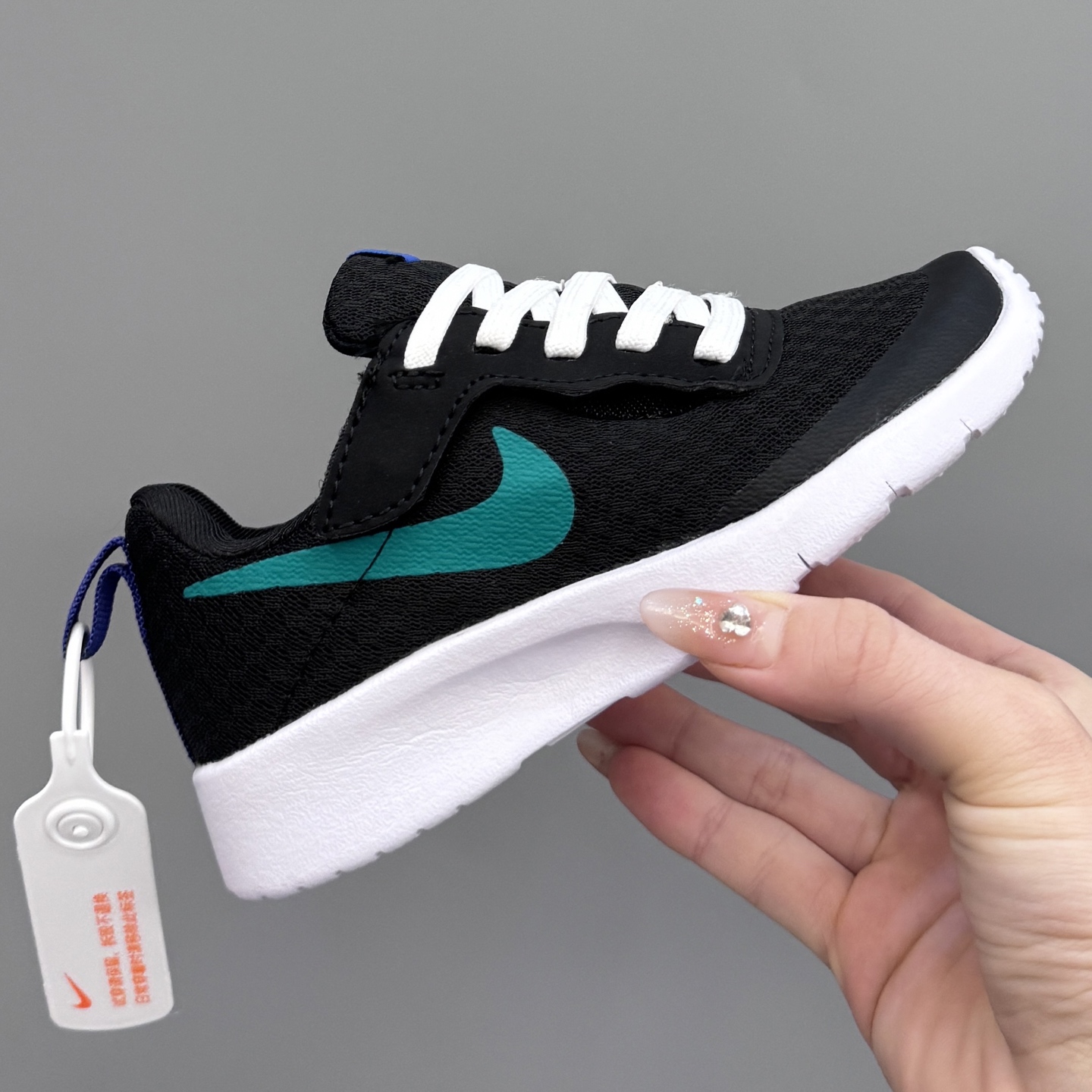 图片[5]-NK 伦敦三代飞翼魔术贴儿童运动鞋 尺码：23.5码-37码 升级版伦敦三代🆙 飞翼魔术贴设计，穿脱超级方便✔️ 高密度针织面料，透气又舒适☁️ 伦敦切割大底，脚感超赞👍🏻-选品中心