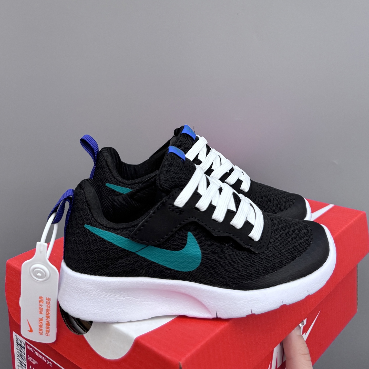 NK 伦敦三代飞翼魔术贴儿童运动鞋 尺码：23.5码-37码 升级版伦敦三代🆙 飞翼魔术贴设计，穿脱超级方便✔️ 高密度针织面料，透气又舒适☁️ 伦敦切割大底，脚感超赞👍🏻-选品中心