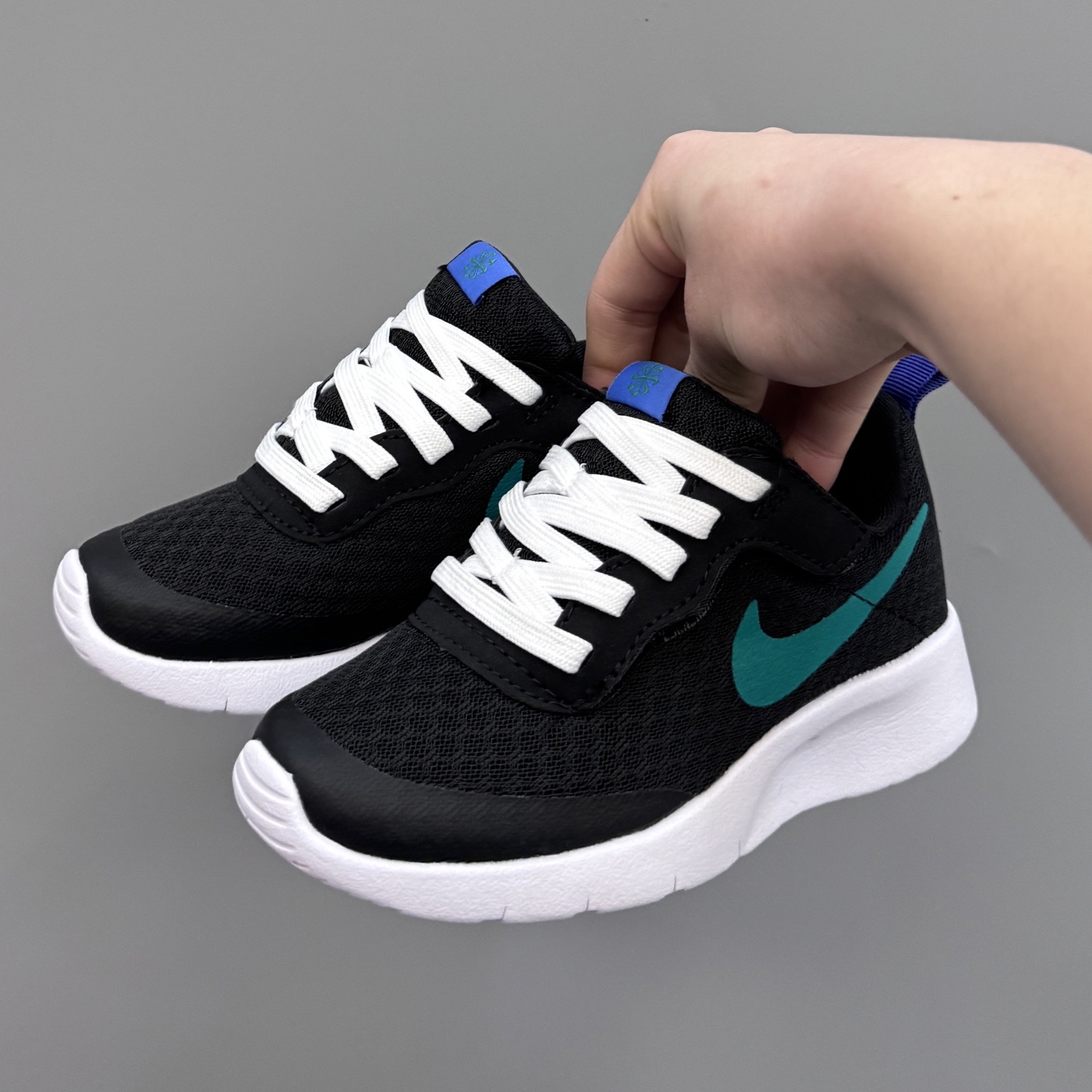 图片[2]-NK 伦敦三代飞翼魔术贴儿童运动鞋 尺码：23.5码-37码 升级版伦敦三代🆙 飞翼魔术贴设计，穿脱超级方便✔️ 高密度针织面料，透气又舒适☁️ 伦敦切割大底，脚感超赞👍🏻-选品中心