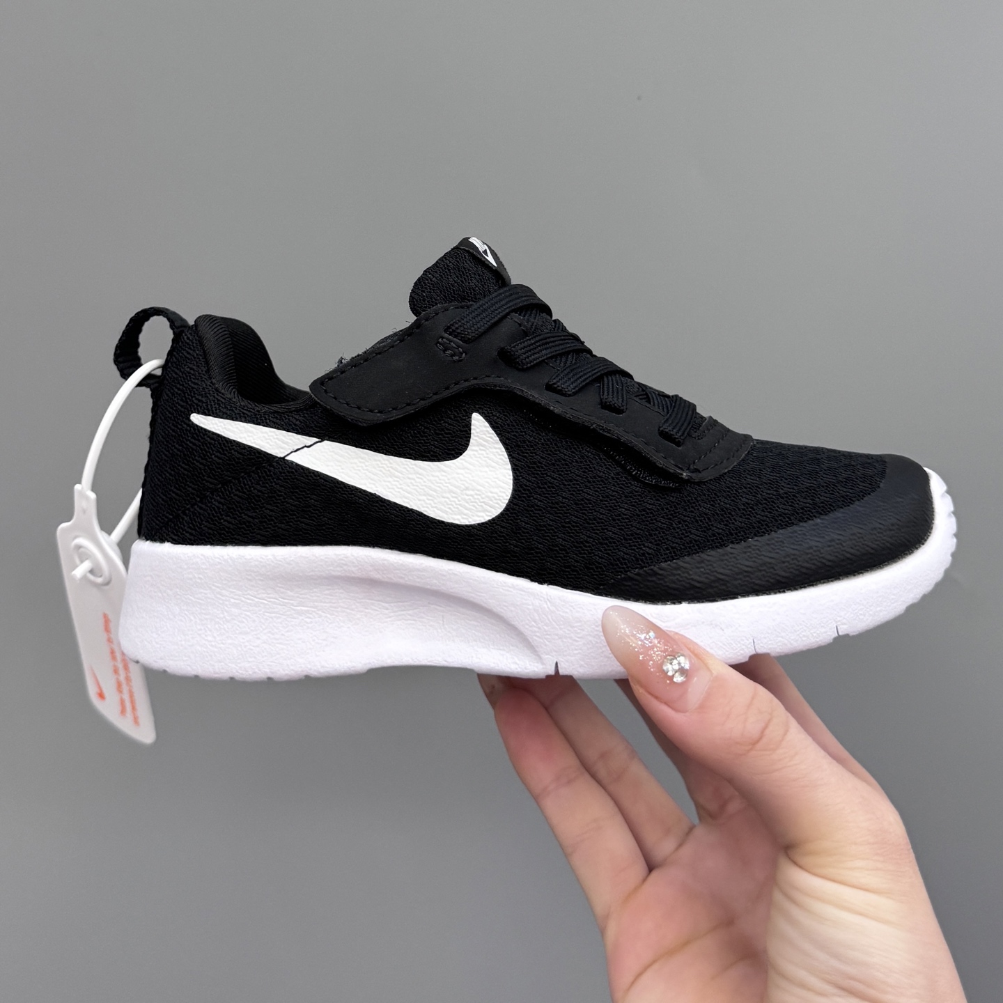 图片[4]-NK 伦敦三代飞翼魔术贴儿童运动鞋 尺码：23.5码-37码 升级版伦敦三代🆙 飞翼魔术贴设计，穿脱超级方便✔️ 高密度针织面料，透气又舒适☁️ 伦敦切割大底，脚感超赞👍🏻-选品中心