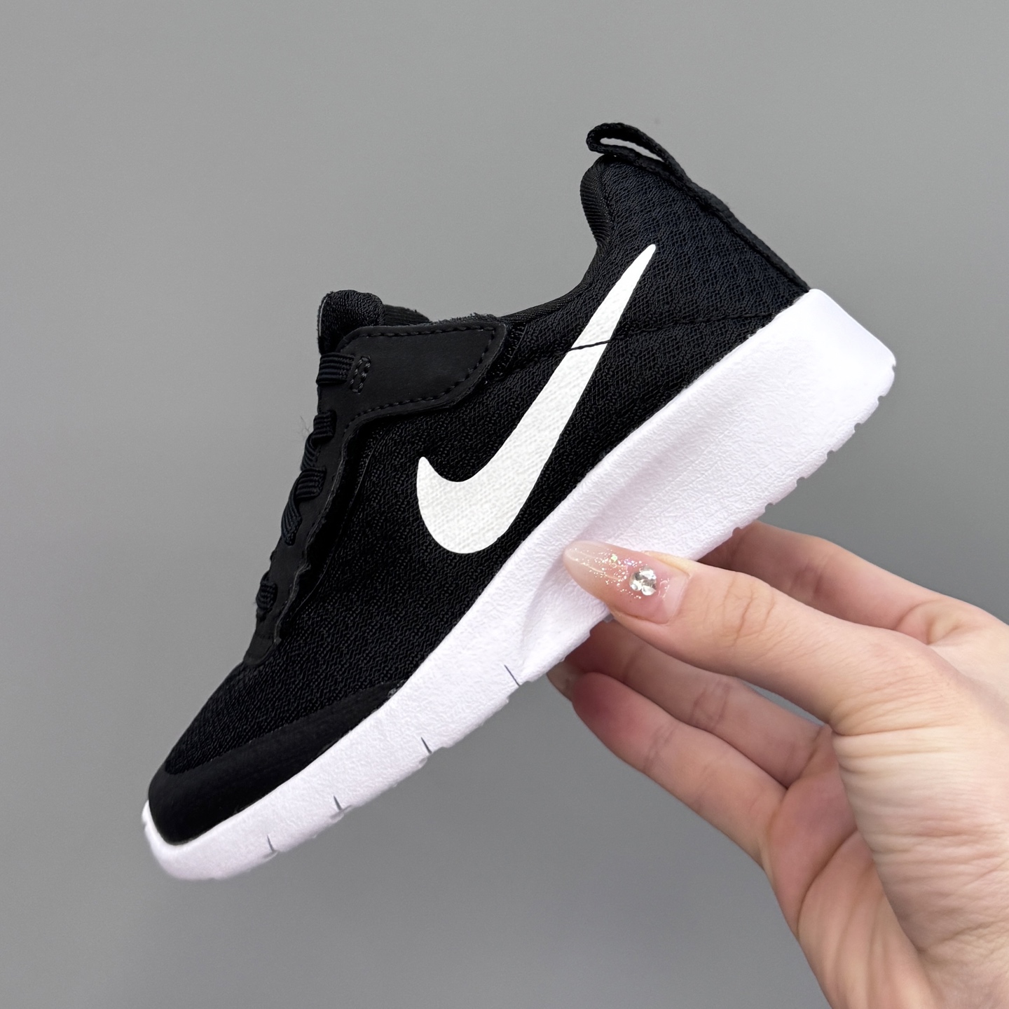 图片[6]-NK 伦敦三代飞翼魔术贴儿童运动鞋 尺码：23.5码-37码 升级版伦敦三代🆙 飞翼魔术贴设计，穿脱超级方便✔️ 高密度针织面料，透气又舒适☁️ 伦敦切割大底，脚感超赞👍🏻-选品中心