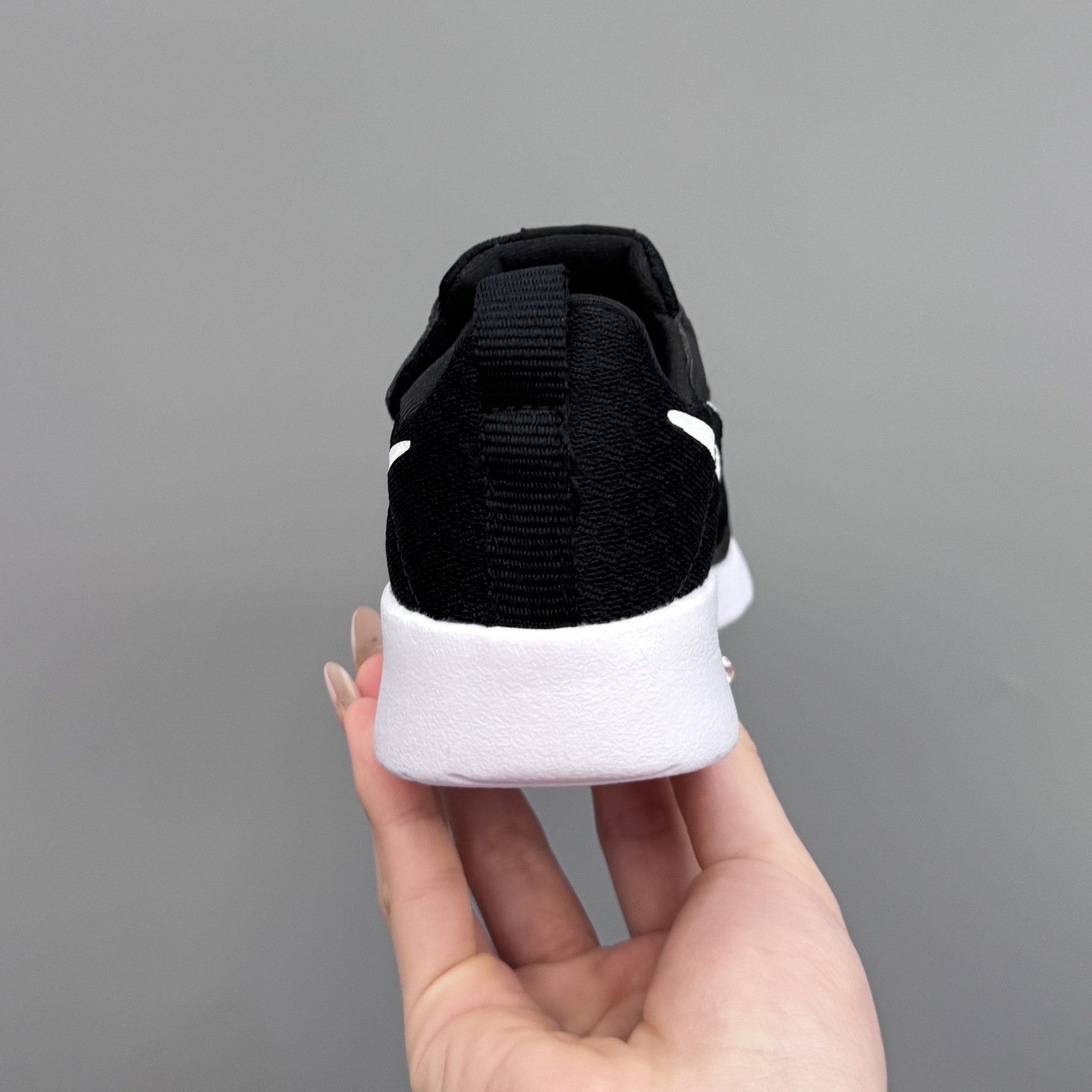 图片[8]-NK 伦敦三代飞翼魔术贴儿童运动鞋 尺码：23.5码-37码 升级版伦敦三代🆙 飞翼魔术贴设计，穿脱超级方便✔️ 高密度针织面料，透气又舒适☁️ 伦敦切割大底，脚感超赞👍🏻-选品中心