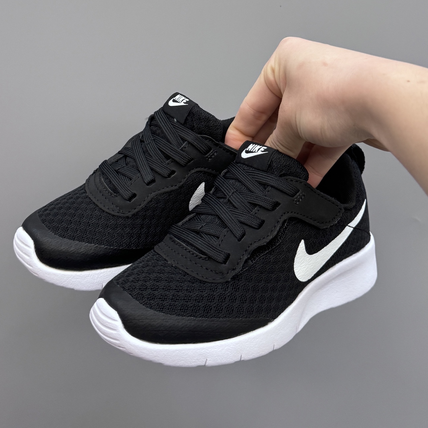 图片[2]-NK 伦敦三代飞翼魔术贴儿童运动鞋 尺码：23.5码-37码 升级版伦敦三代🆙 飞翼魔术贴设计，穿脱超级方便✔️ 高密度针织面料，透气又舒适☁️ 伦敦切割大底，脚感超赞👍🏻-选品中心