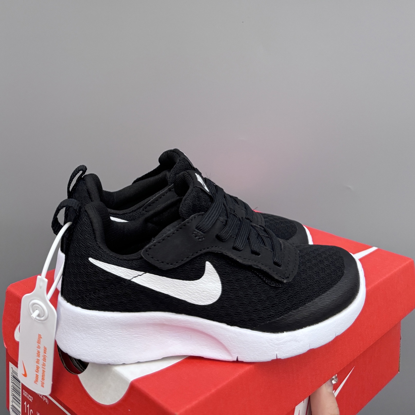 NK 伦敦三代飞翼魔术贴儿童运动鞋 尺码：23.5码-37码 升级版伦敦三代🆙 飞翼魔术贴设计，穿脱超级方便✔️ 高密度针织面料，透气又舒适☁️ 伦敦切割大底，脚感超赞👍🏻-选品中心