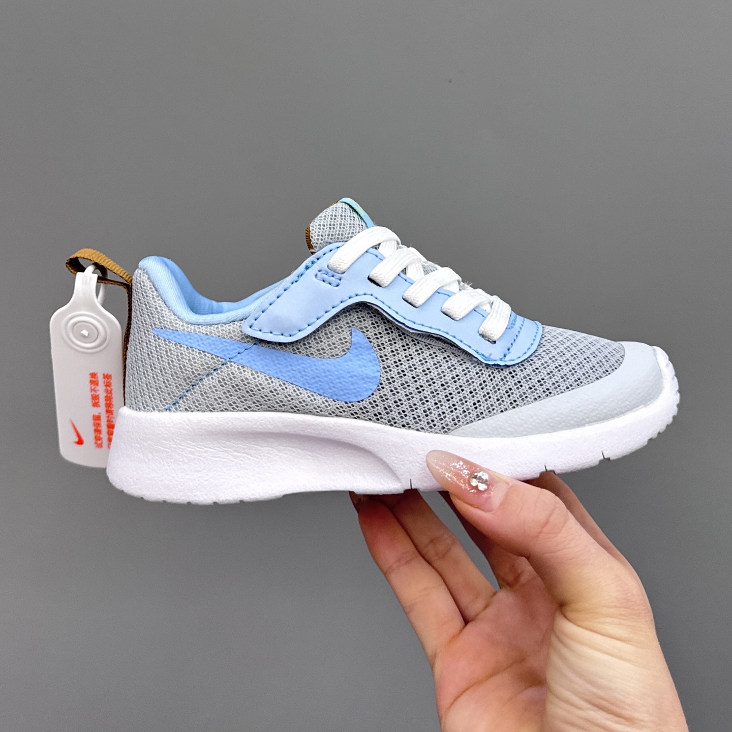 图片[4]-NK 伦敦三代飞翼魔术贴儿童运动鞋 尺码：23.5码-37码 升级版伦敦三代🆙 飞翼魔术贴设计，穿脱超级方便✔️ 高密度针织面料，透气又舒适☁️ 伦敦切割大底，脚感超赞👍🏻-选品中心