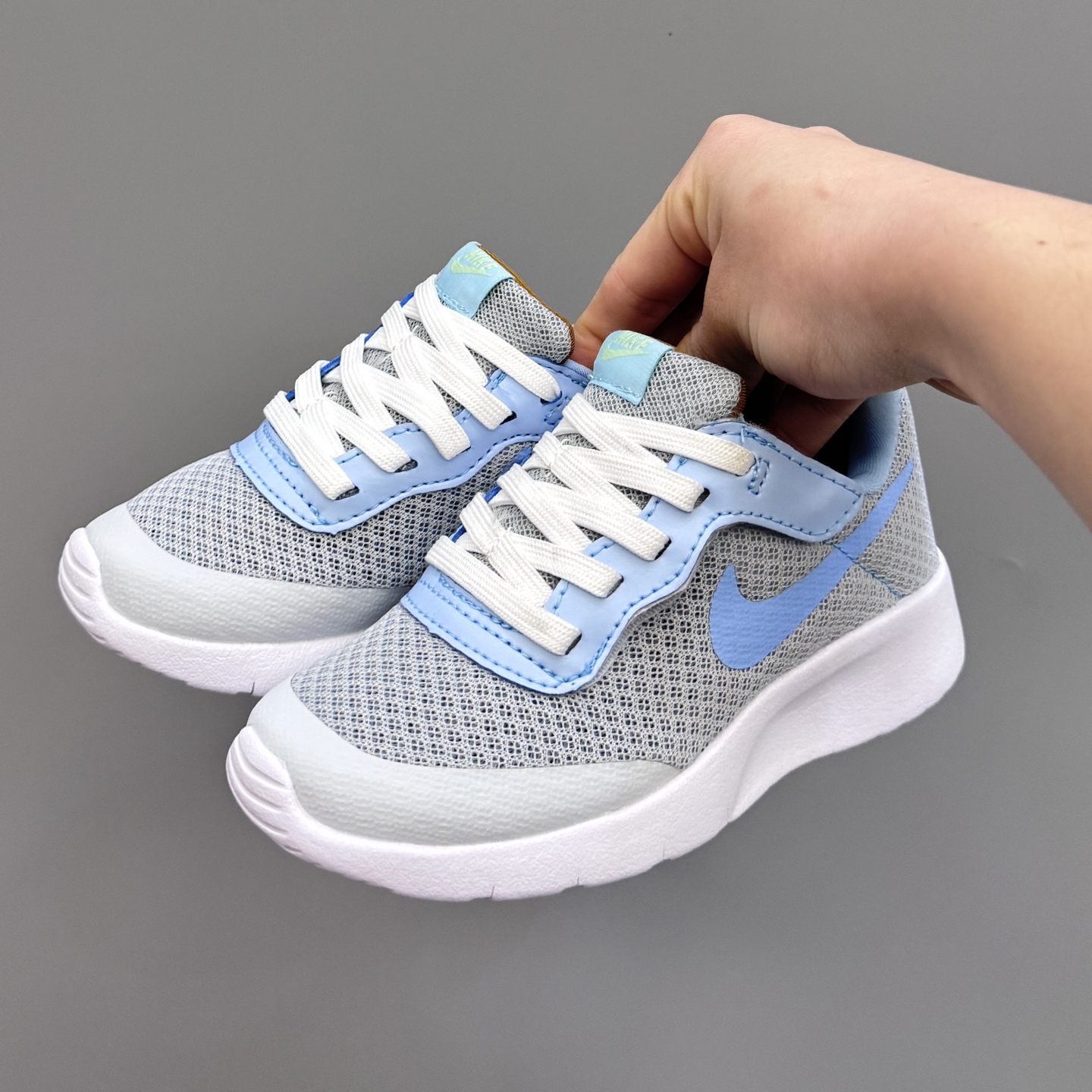 图片[2]-NK 伦敦三代飞翼魔术贴儿童运动鞋 尺码：23.5码-37码 升级版伦敦三代🆙 飞翼魔术贴设计，穿脱超级方便✔️ 高密度针织面料，透气又舒适☁️ 伦敦切割大底，脚感超赞👍🏻-选品中心