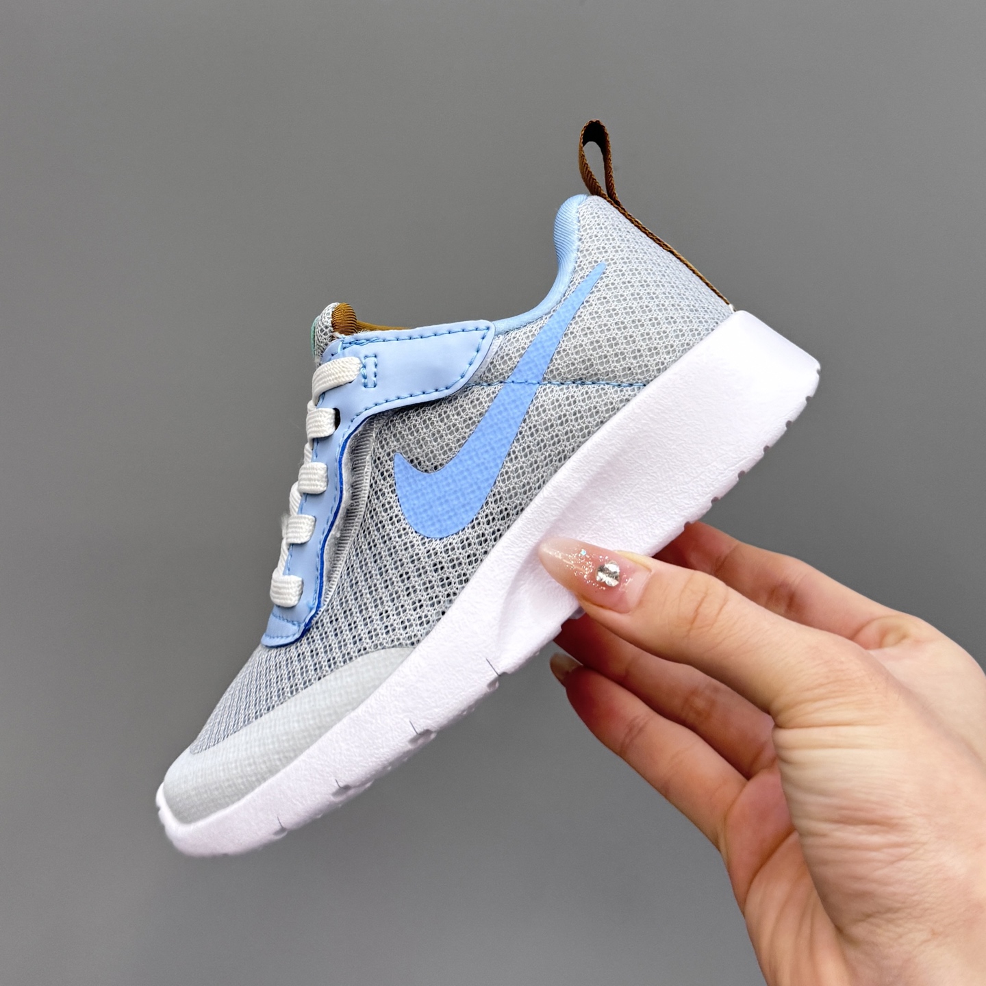 图片[6]-NK 伦敦三代飞翼魔术贴儿童运动鞋 尺码：23.5码-37码 升级版伦敦三代🆙 飞翼魔术贴设计，穿脱超级方便✔️ 高密度针织面料，透气又舒适☁️ 伦敦切割大底，脚感超赞👍🏻-选品中心