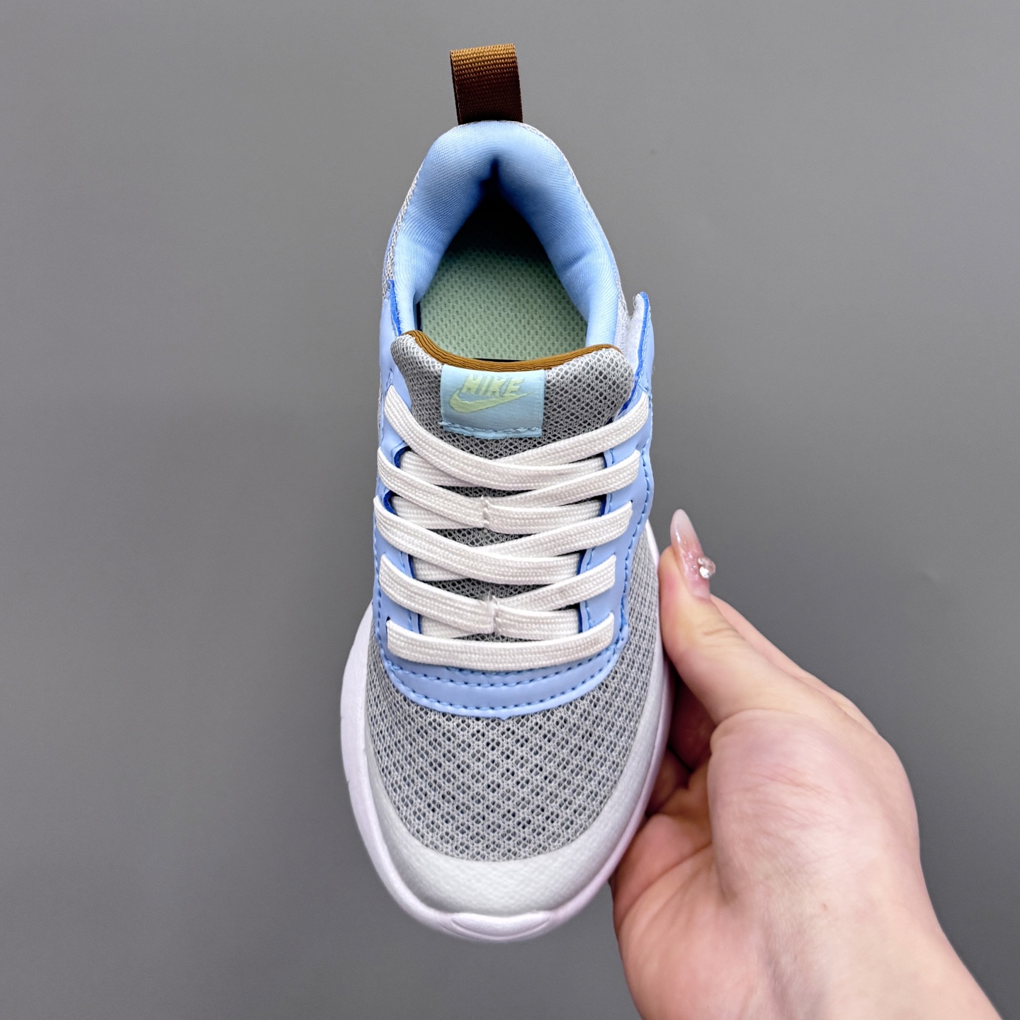 图片[7]-NK 伦敦三代飞翼魔术贴儿童运动鞋 尺码：23.5码-37码 升级版伦敦三代🆙 飞翼魔术贴设计，穿脱超级方便✔️ 高密度针织面料，透气又舒适☁️ 伦敦切割大底，脚感超赞👍🏻-选品中心