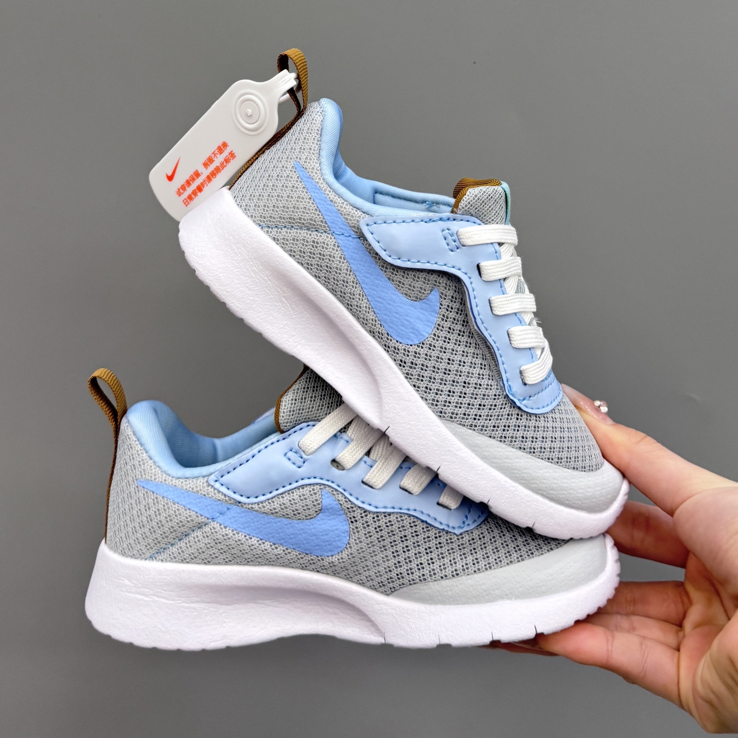 图片[3]-NK 伦敦三代飞翼魔术贴儿童运动鞋 尺码：23.5码-37码 升级版伦敦三代🆙 飞翼魔术贴设计，穿脱超级方便✔️ 高密度针织面料，透气又舒适☁️ 伦敦切割大底，脚感超赞👍🏻-选品中心