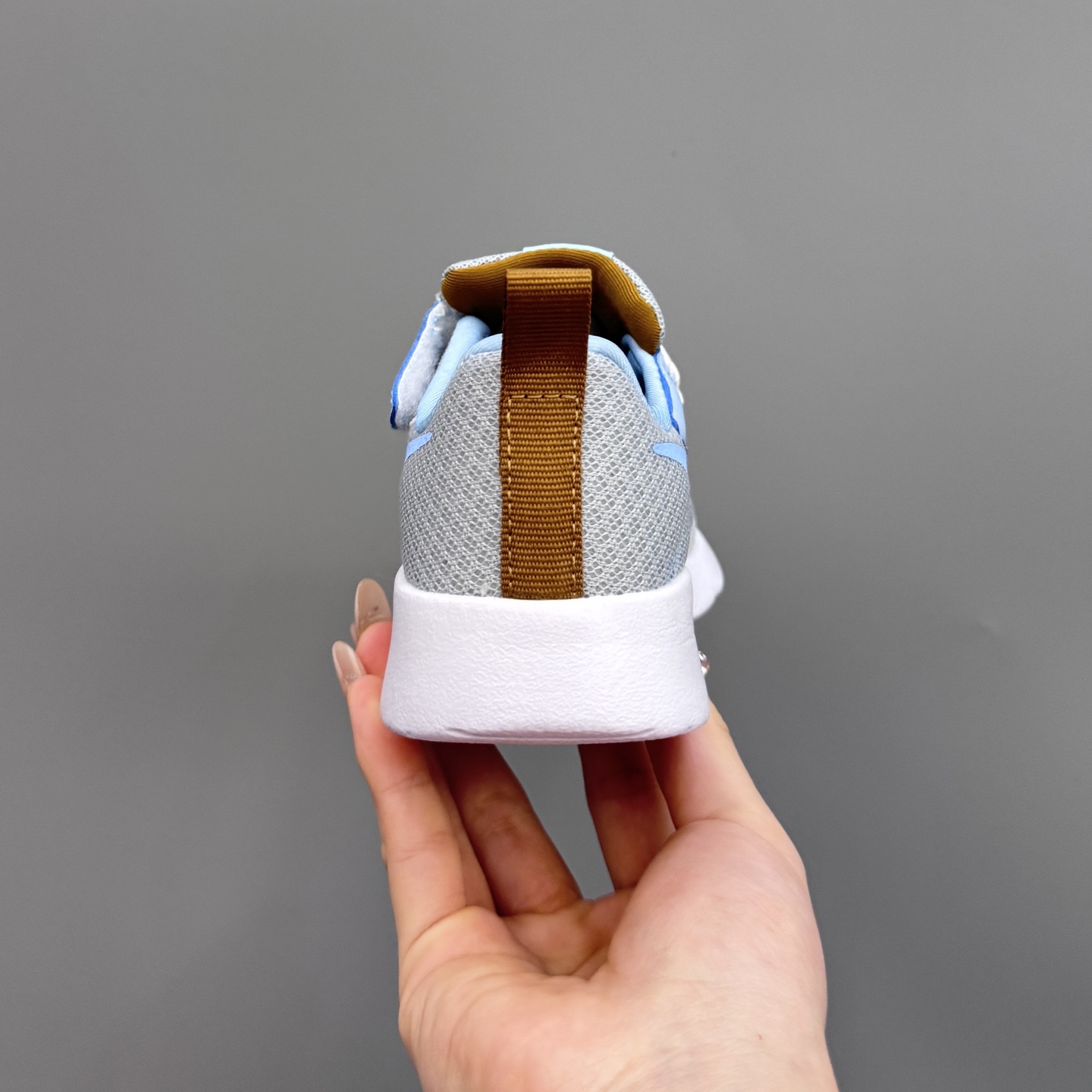 图片[8]-NK 伦敦三代飞翼魔术贴儿童运动鞋 尺码：23.5码-37码 升级版伦敦三代🆙 飞翼魔术贴设计，穿脱超级方便✔️ 高密度针织面料，透气又舒适☁️ 伦敦切割大底，脚感超赞👍🏻-选品中心