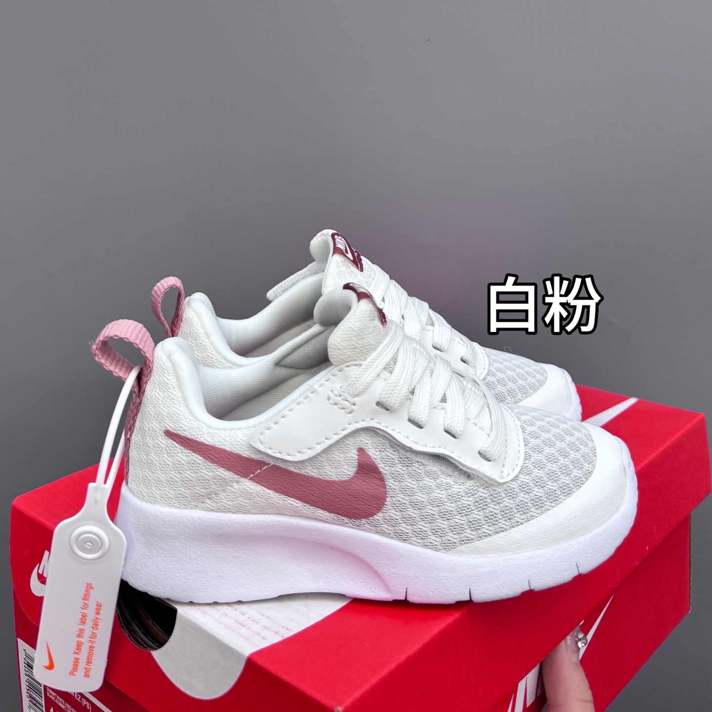 NK 伦敦三代飞翼魔术贴儿童运动鞋 尺码：23.5码-37码 升级版伦敦三代🆙 飞翼魔术贴设计，穿脱超级方便✔️ 高密度针织面料，透气又舒适☁️ 伦敦切割大底，脚感超赞👍🏻-选品中心