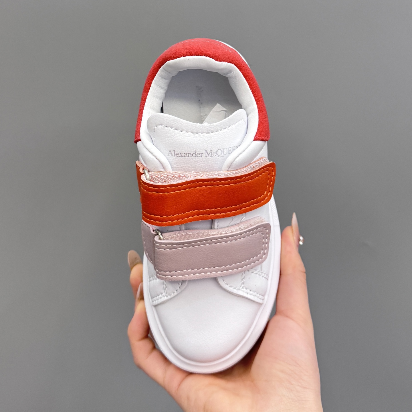 图片[7]-麦昆新款儿童魔术贴板鞋 尺码：25-37码 经典麦昆小白鞋🆕 百搭又时尚🆒 魔术贴设计，穿脱超方便✔️ 优质皮料，超级好打理✌🏻-选品中心