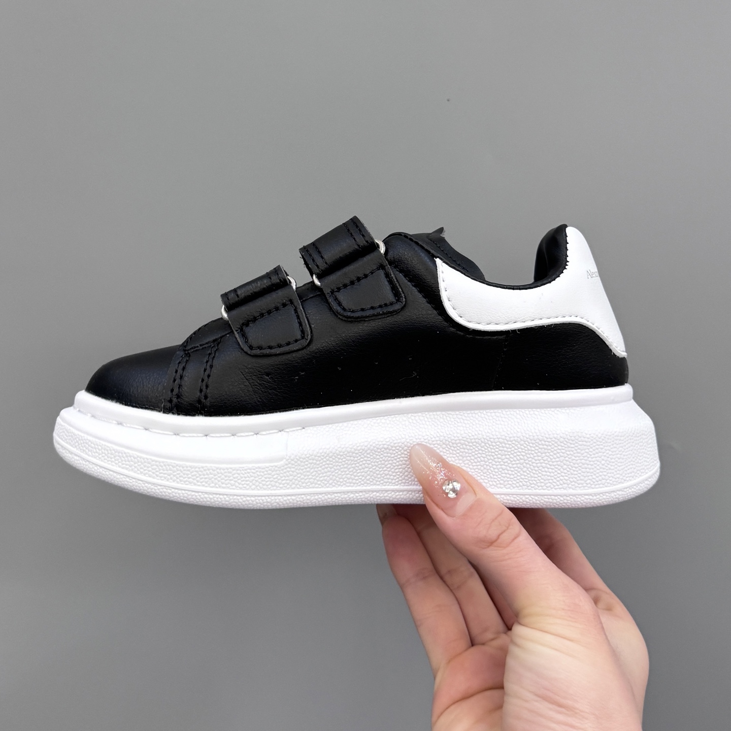 McQueen’s Fashionable Magic Stickers for Kids: Easy to Wear, Premium Leather - 图片 4