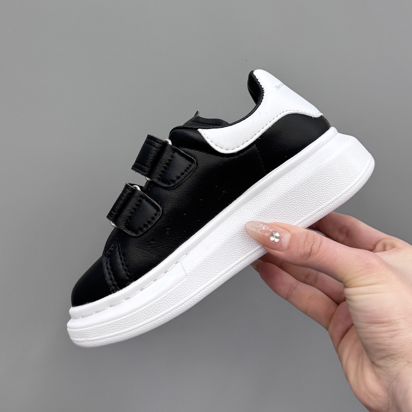 McQueen’s Fashionable Magic Stickers for Kids: Easy to Wear, Premium Leather - 图片 5