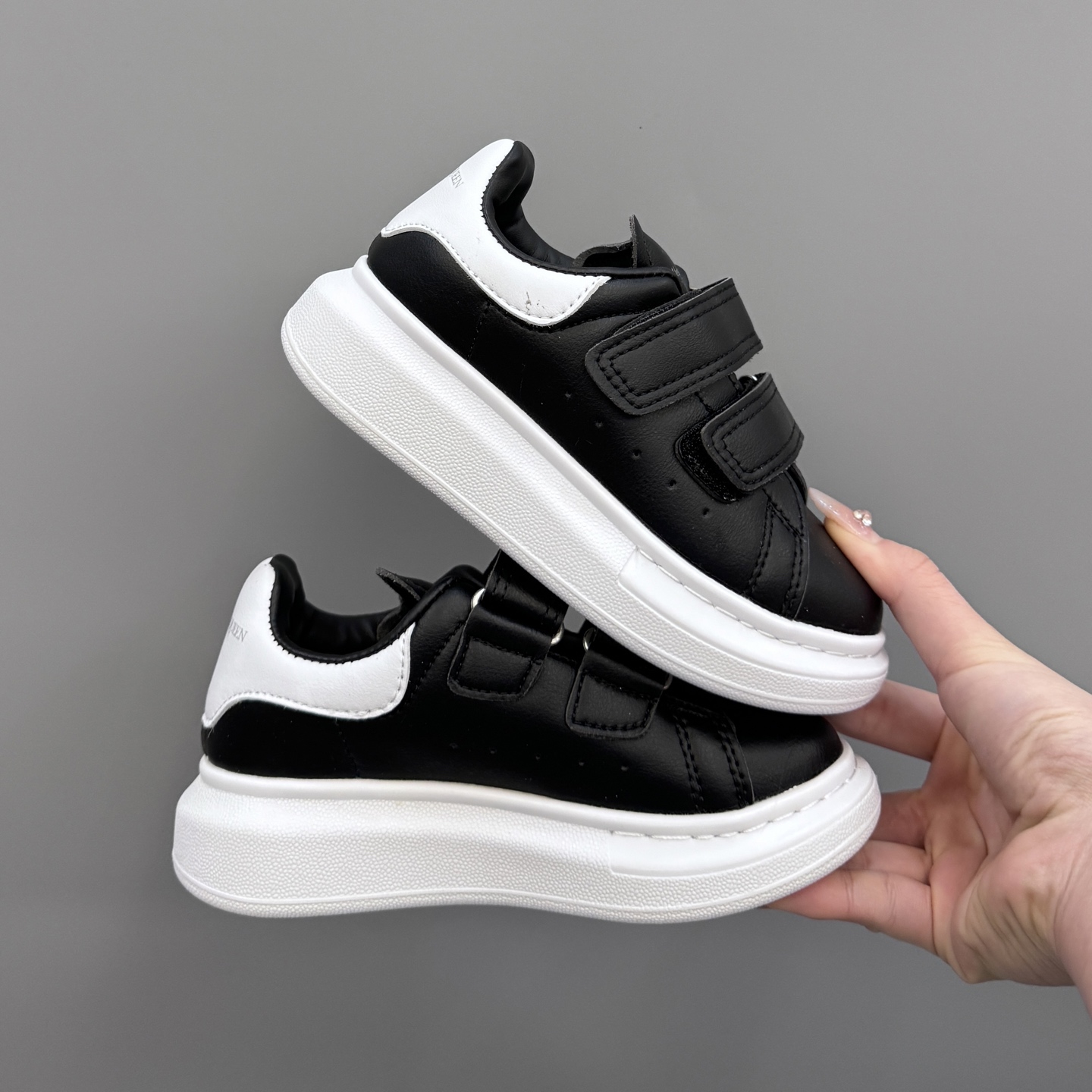 McQueen’s Fashionable Magic Stickers for Kids: Easy to Wear, Premium Leather - 图片 3