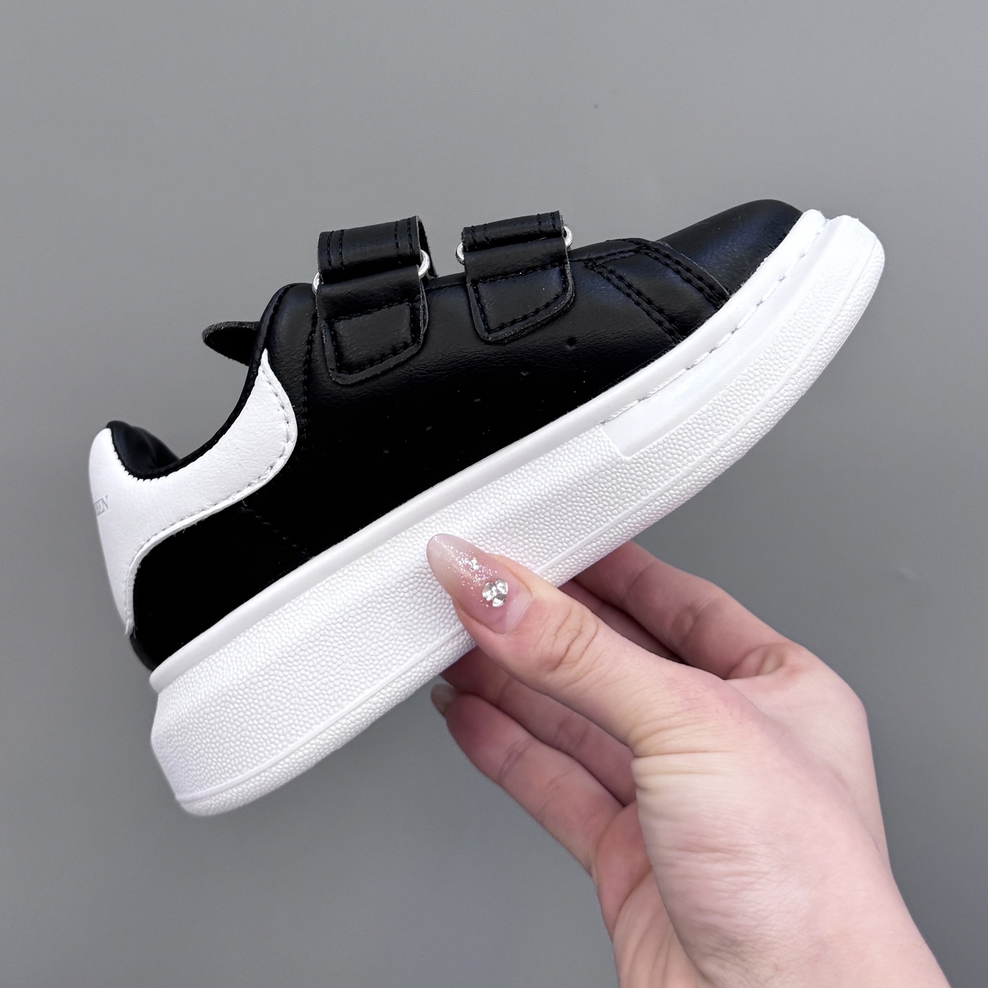 McQueen’s Fashionable Magic Stickers for Kids: Easy to Wear, Premium Leather - 图片 6