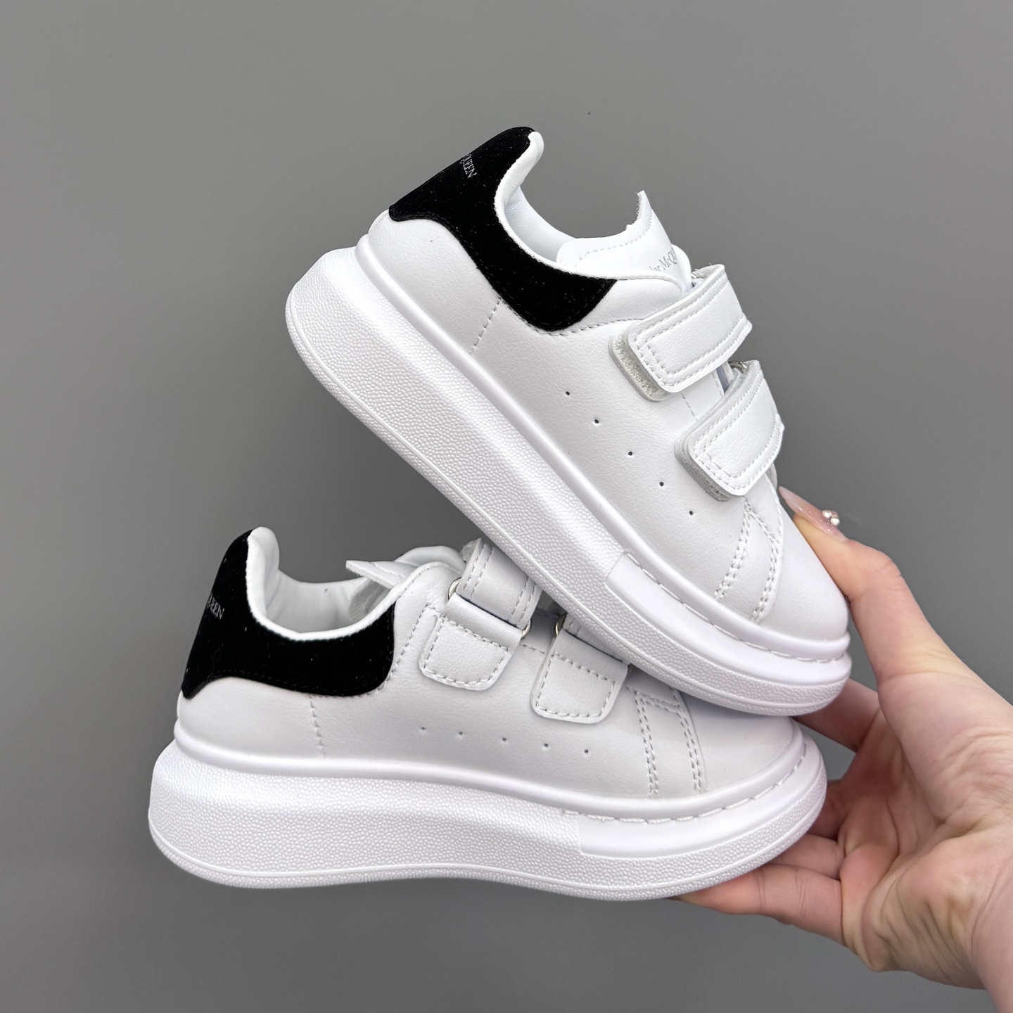 McQueen’s New Children’s Magic Stickers: Fashionable, Easy-to-Wear, Quality Leather. - 图片 3