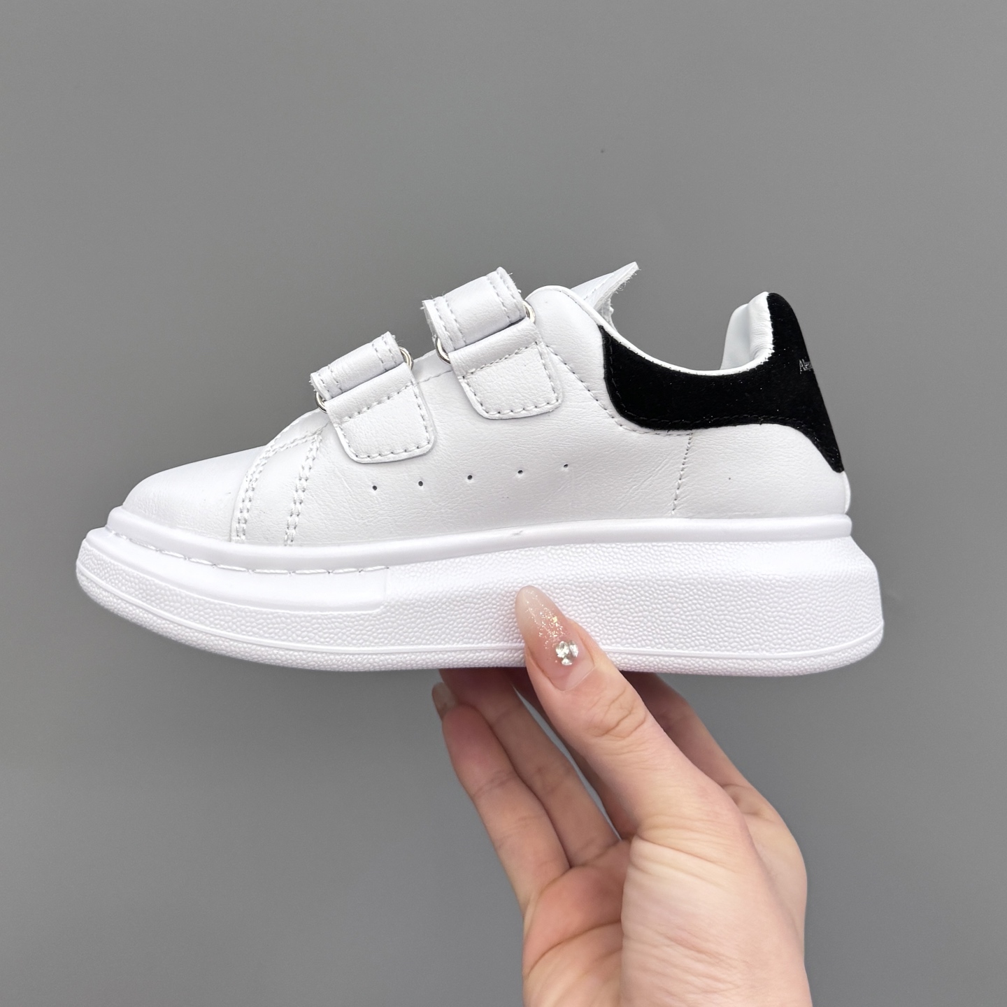 McQueen’s New Children’s Magic Stickers: Fashionable, Easy-to-Wear, Quality Leather. - 图片 4