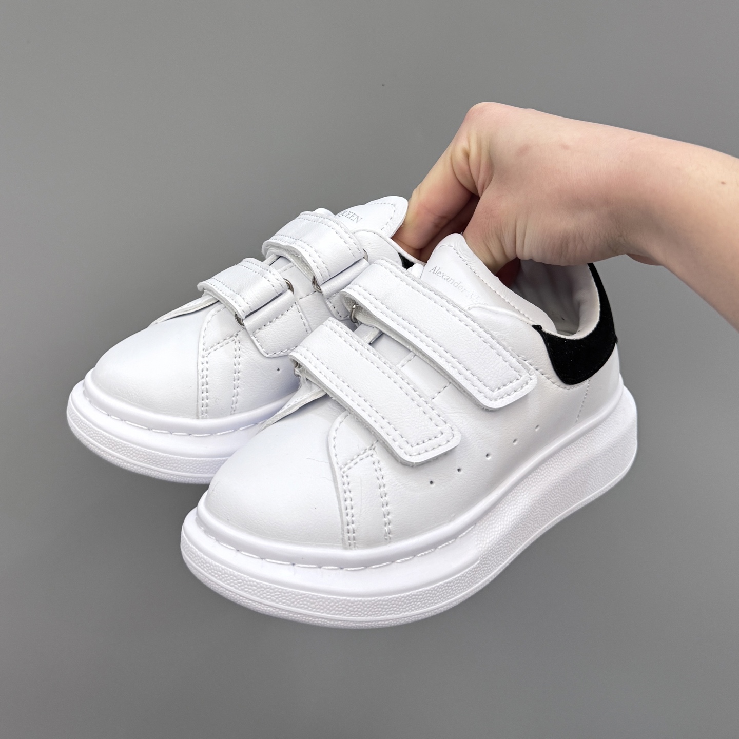 McQueen’s New Children’s Magic Stickers: Fashionable, Easy-to-Wear, Quality Leather. - 图片 2