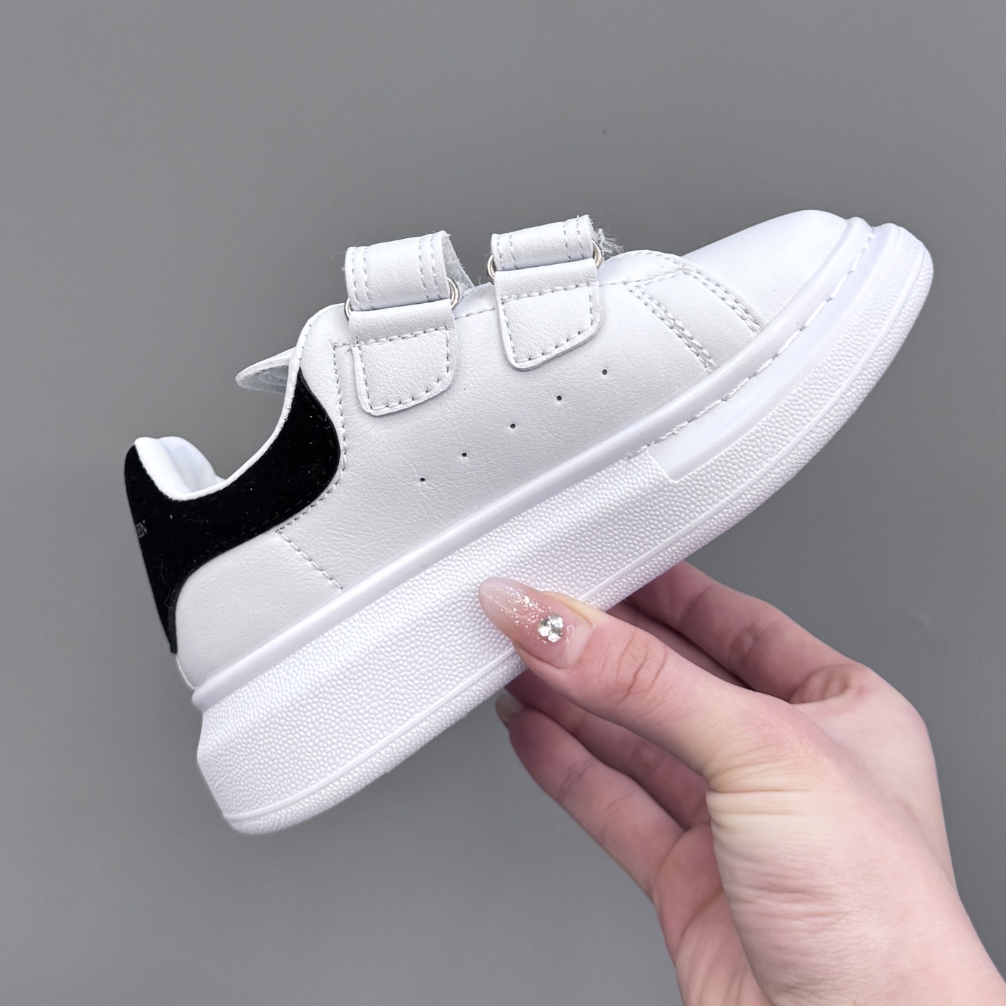 McQueen’s New Children’s Magic Stickers: Fashionable, Easy-to-Wear, Quality Leather. - 图片 6