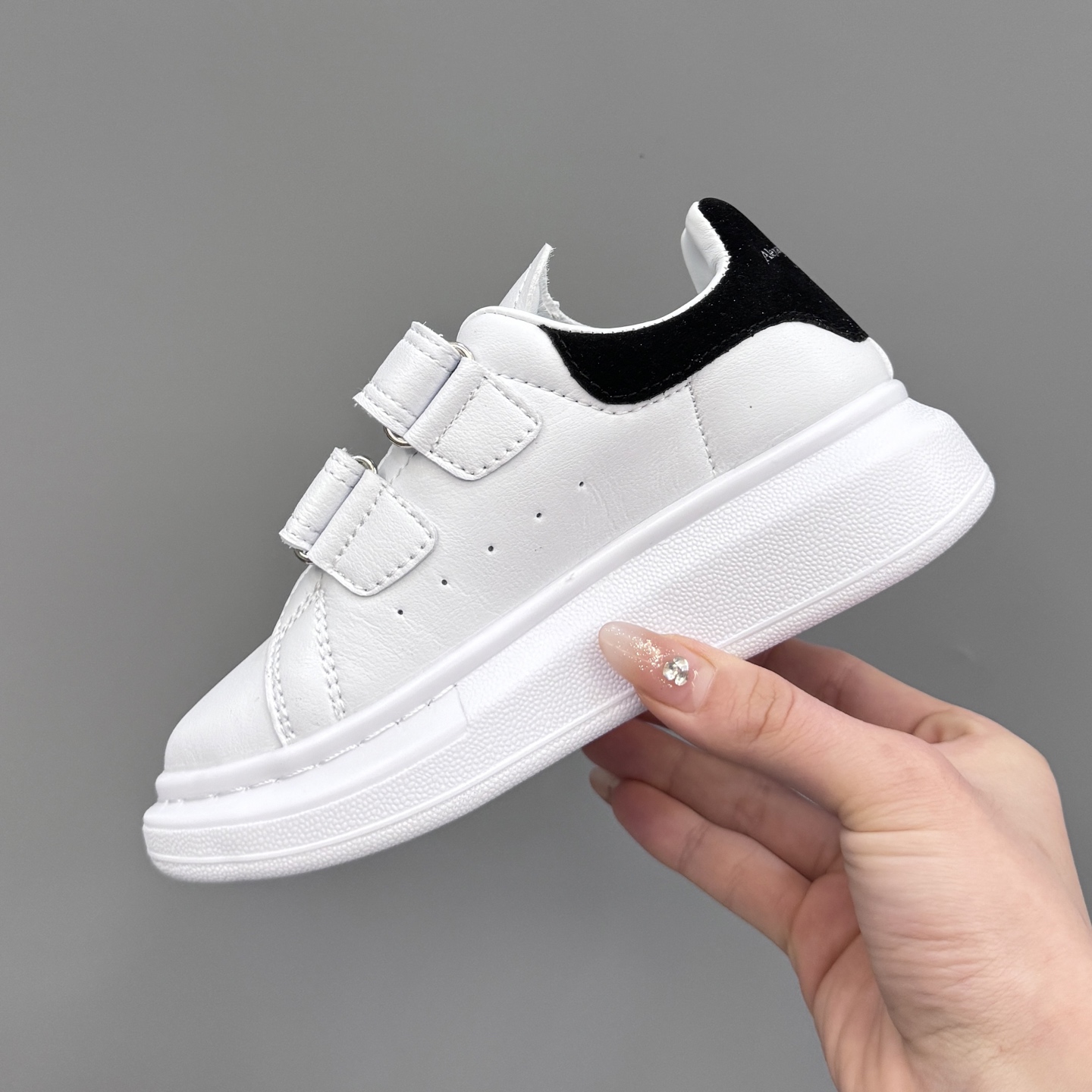 McQueen’s New Children’s Magic Stickers: Fashionable, Easy-to-Wear, Quality Leather. - 图片 5