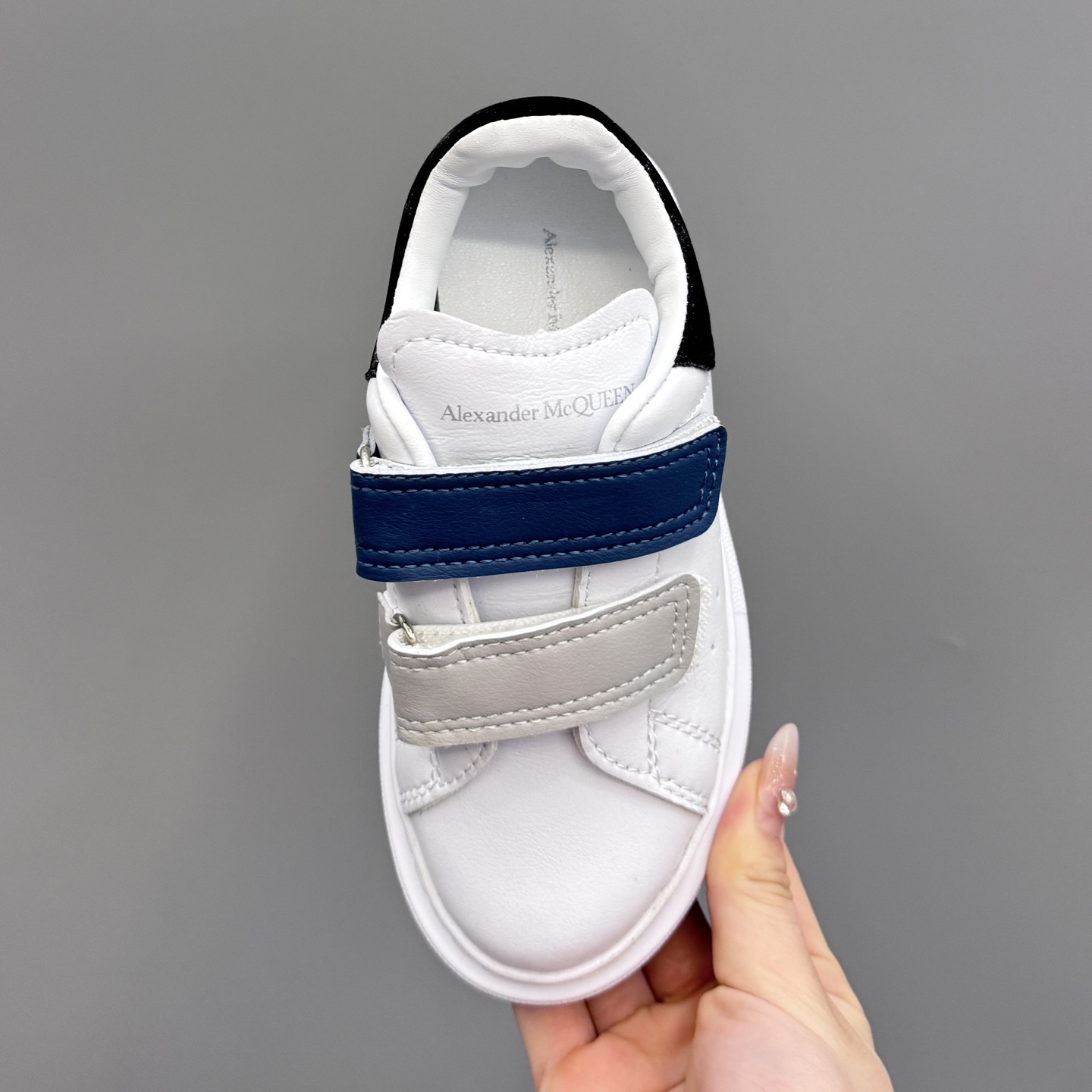 “McQueen’s Fashionable Magic Stickers for Kids: Easy-to-Wear Leather in Sizes 25-37” - 图片 7