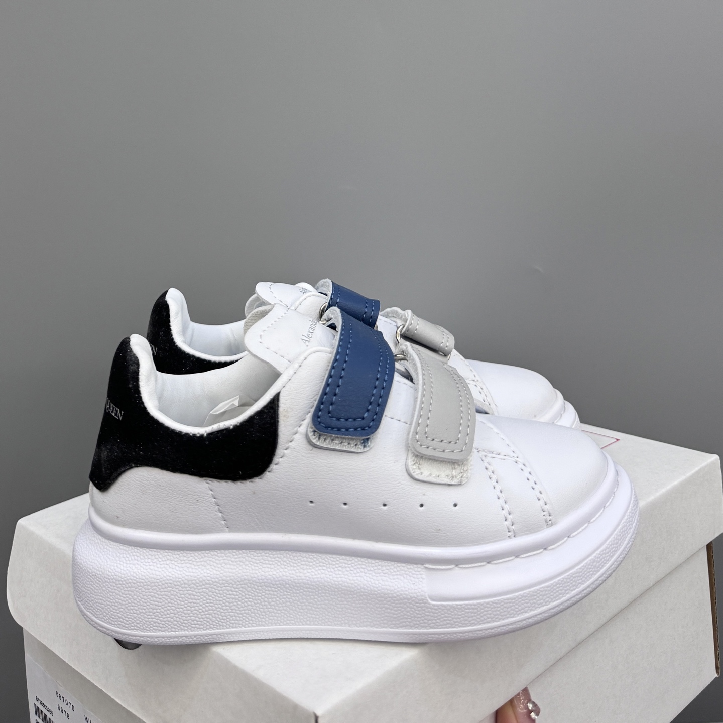 “McQueen’s Fashionable Magic Stickers for Kids: Easy-to-Wear Leather in Sizes 25-37” - 图片 1
