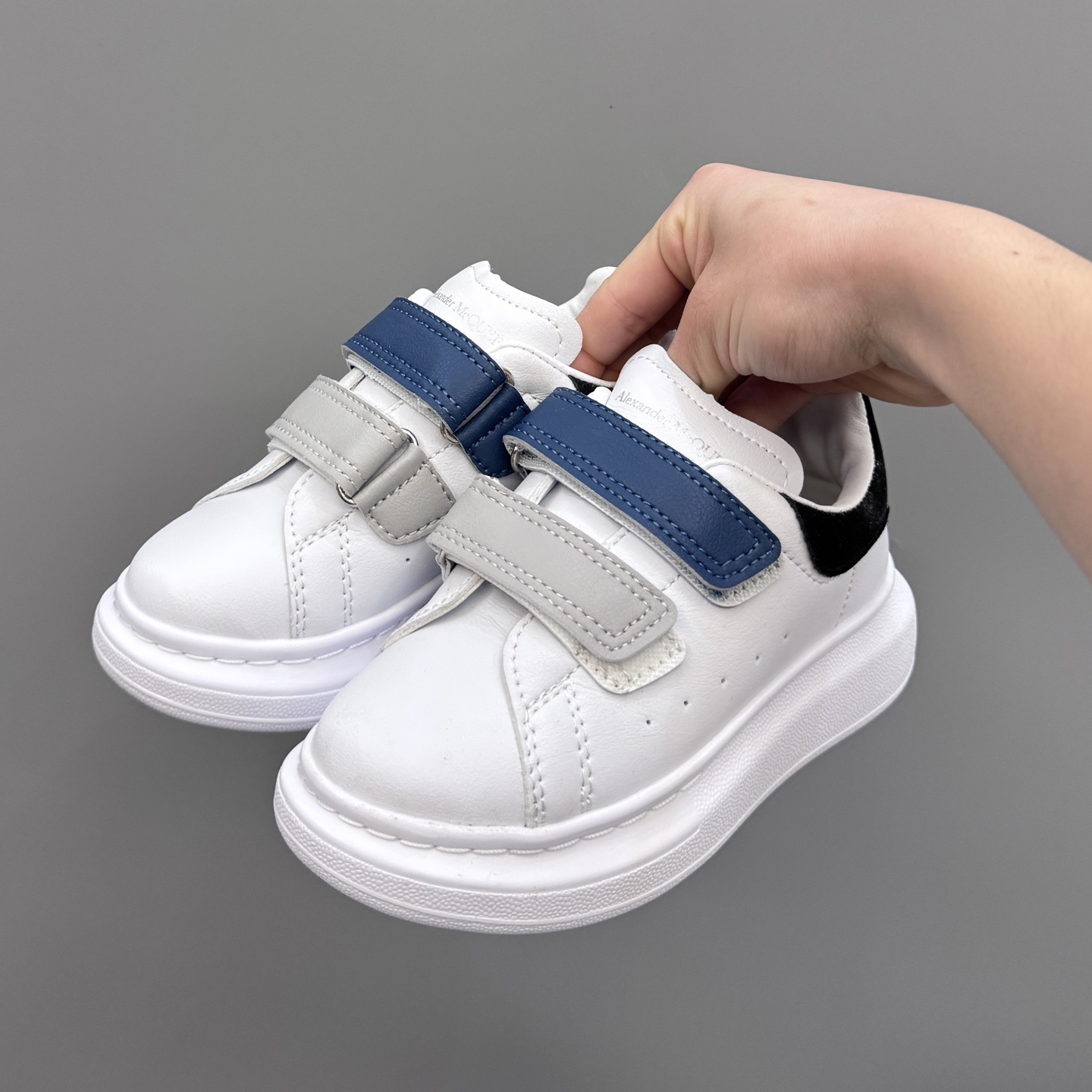 “McQueen’s Fashionable Magic Stickers for Kids: Easy-to-Wear Leather in Sizes 25-37” - 图片 2