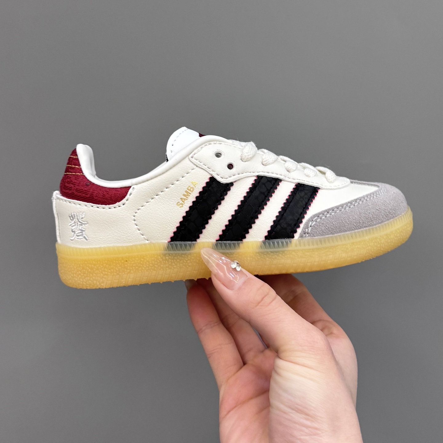 图片[4]-AD德训联名儿童休闲鞋 尺码：24-37码 爱惨了德训系列🆕 新工厂新工艺新配色👏🏻 优质皮料拼接，质感满满💯 耐磨防滑大底，脚感超赞👍🏻-选品中心