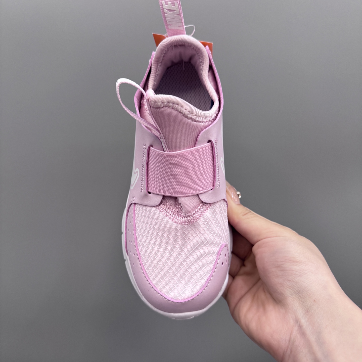 图片[7]-NK 赤足3代 一脚蹬易穿脱儿童运动鞋 赤足3代儿童一脚蹬易穿脱运动鞋采用便于穿脱的设计，无需系带，搭载富有抓附力的外底，备受孩子青睐。该鞋款采用深受孩子喜爱的略带弹性的内靴设计，结合经久耐穿覆面，专为运动场、课间休息和即兴追逐游戏匠心打造。柔韧外底提供可驾驭多种地面的抓地力，令孩子舒适畅玩。 尺码：24-37-选品中心